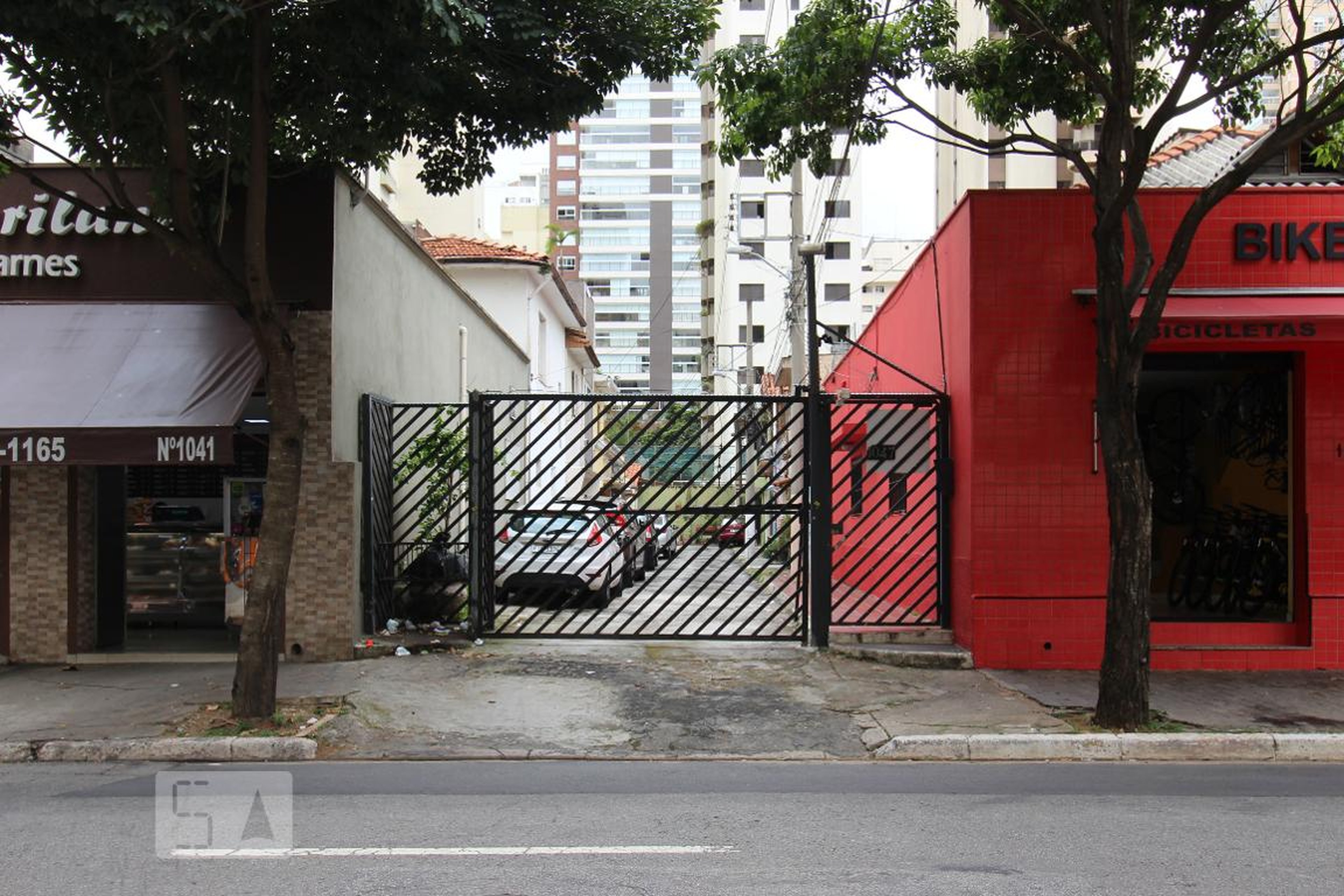 Fachada do Condomínio Condomínio em Alameda dos Nhambiquaras, 1047