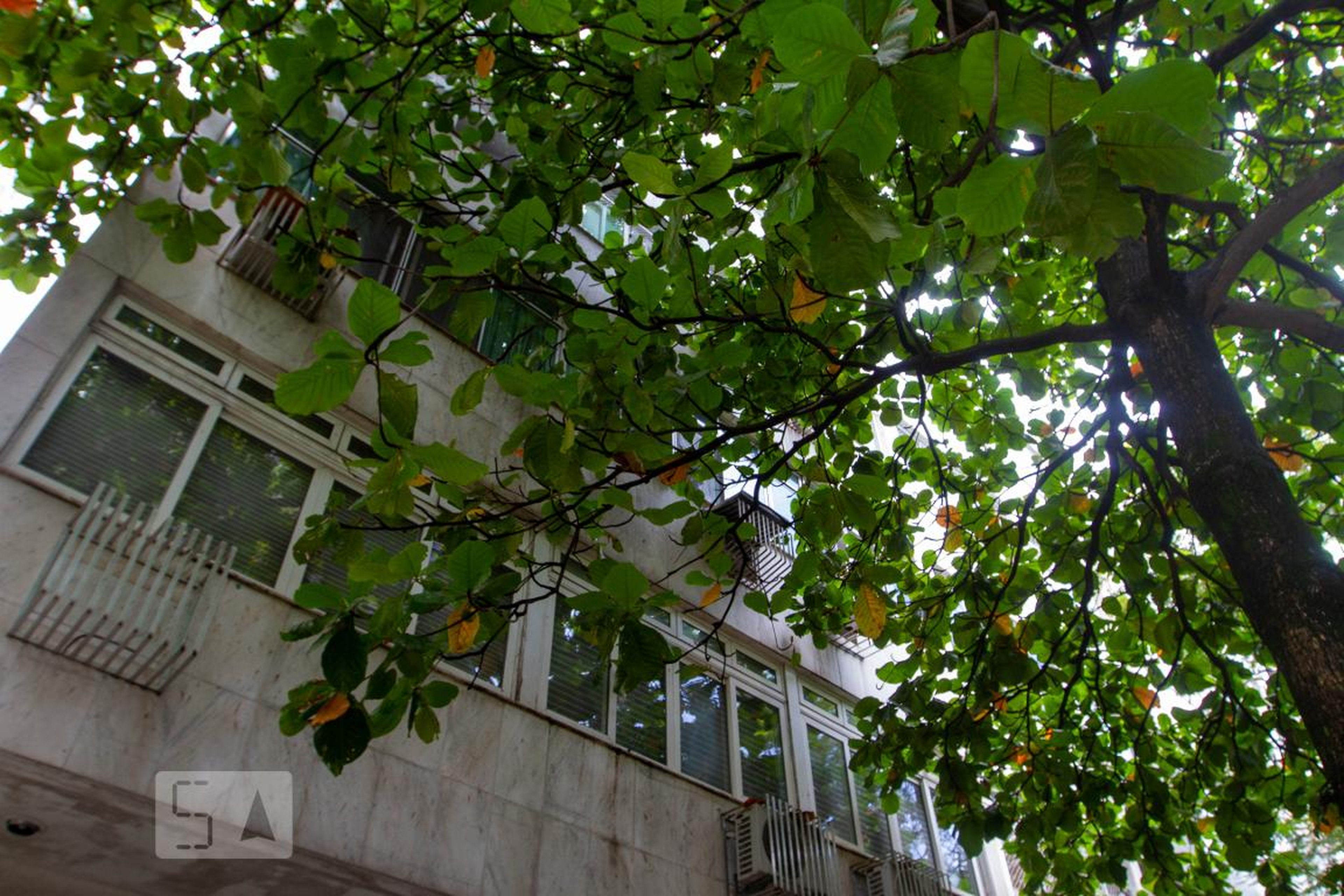 Fachada Condomínio em Rua Barão da Torre, 455