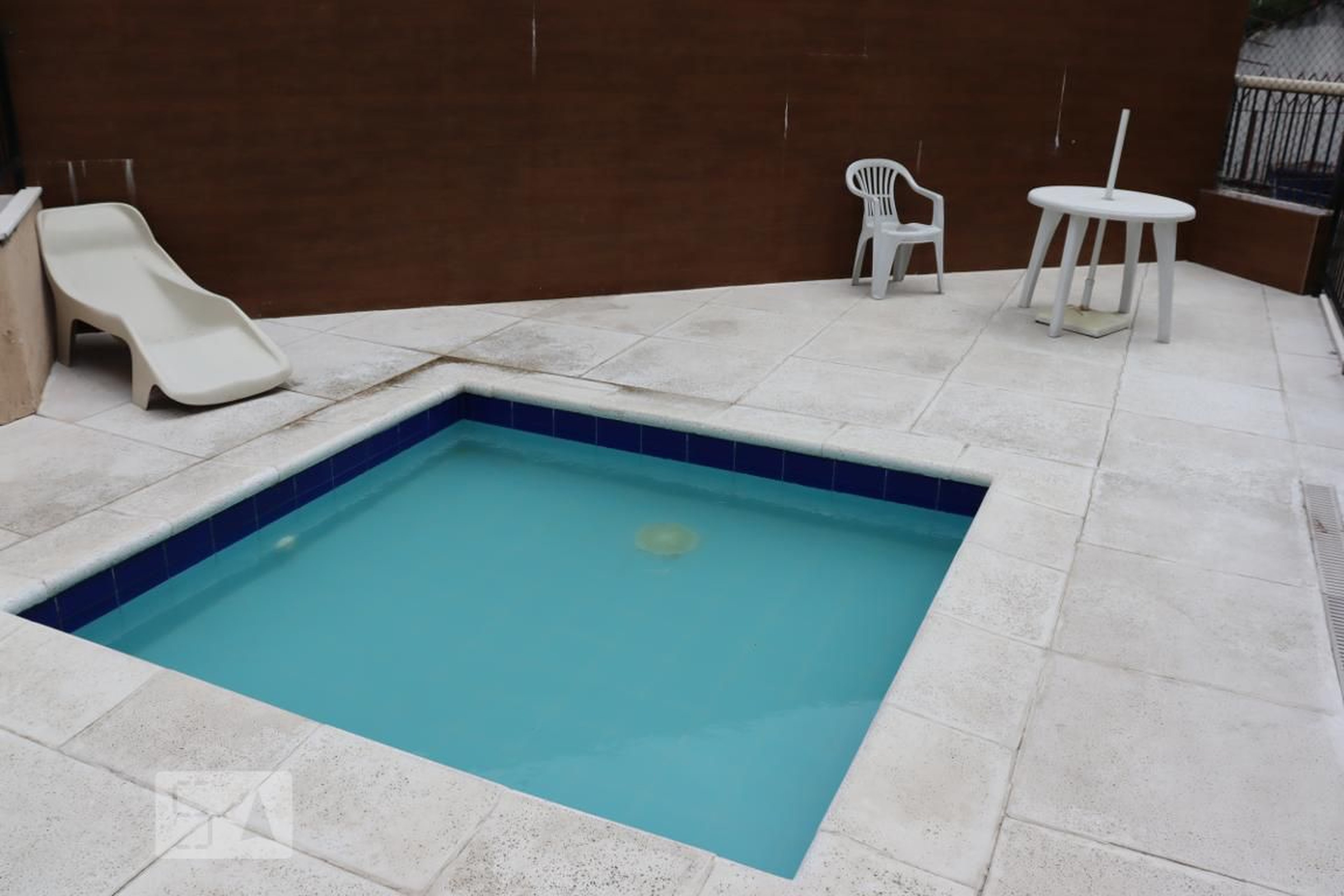 Piscina infantil - Edifício Park Village