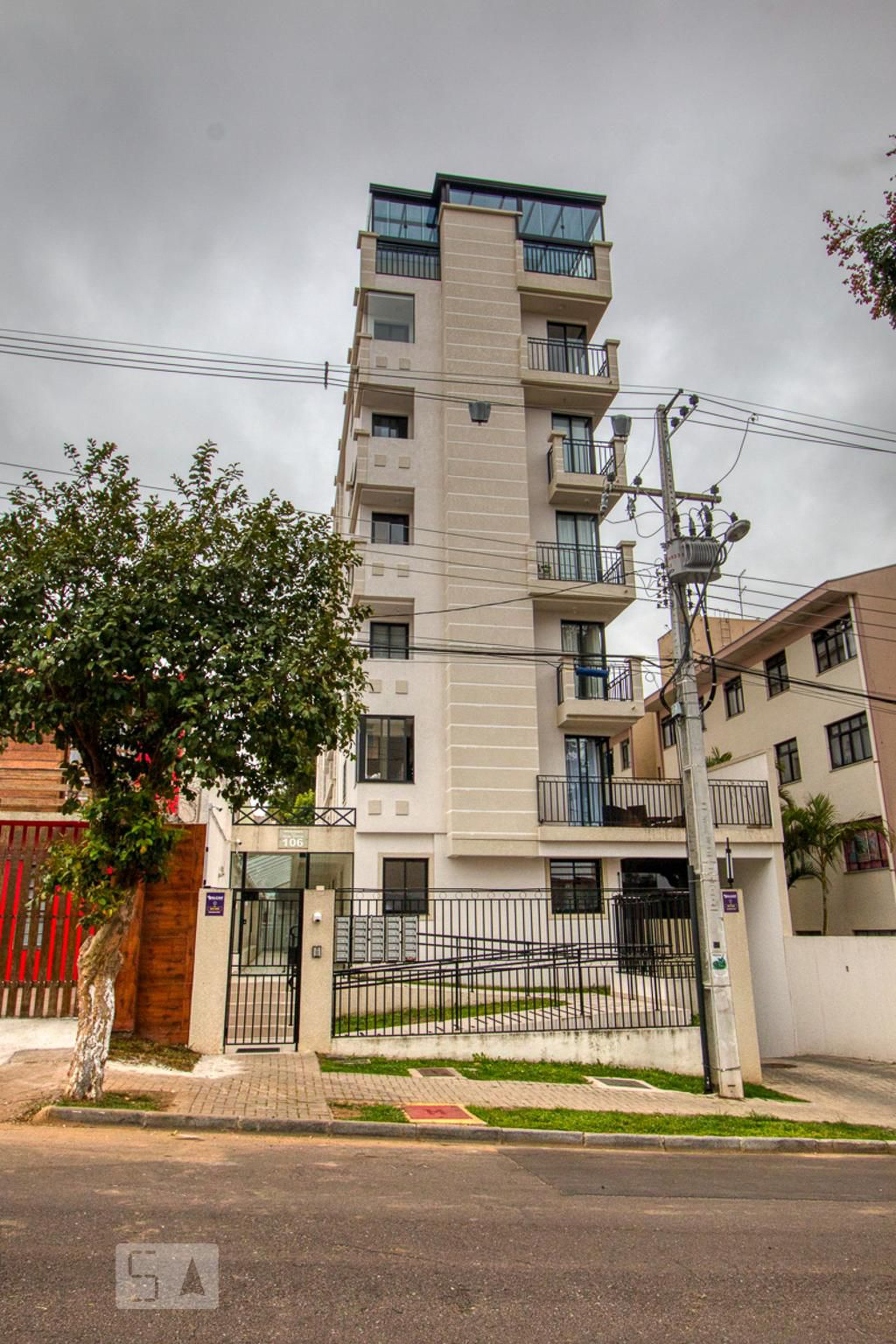 Fachada Condomínio em Rua Desembargador Antônio Leopoldo dos Santos, 106