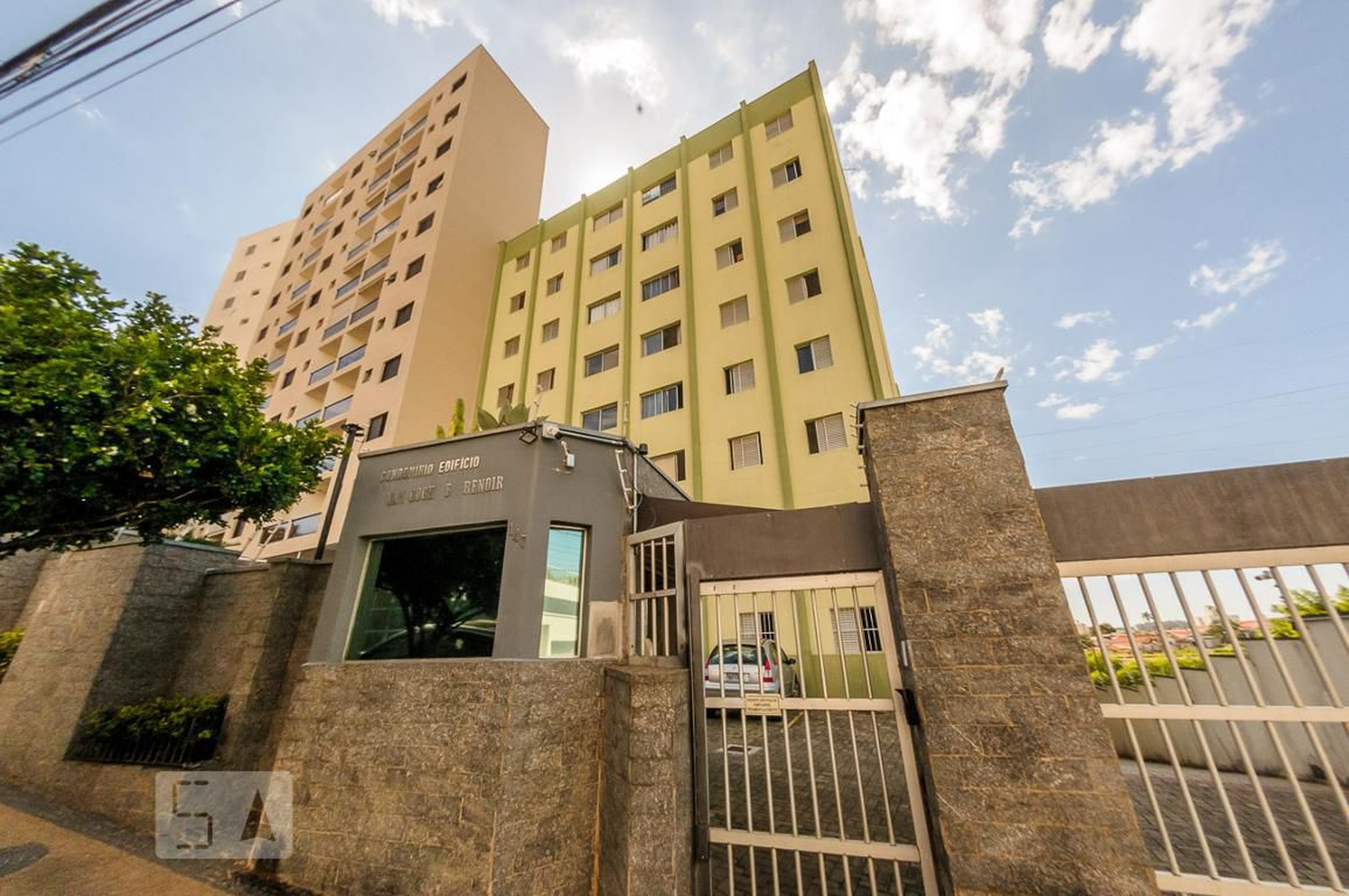 Fachada do Prédio Condomínio em Rua Oscar Leite, 147