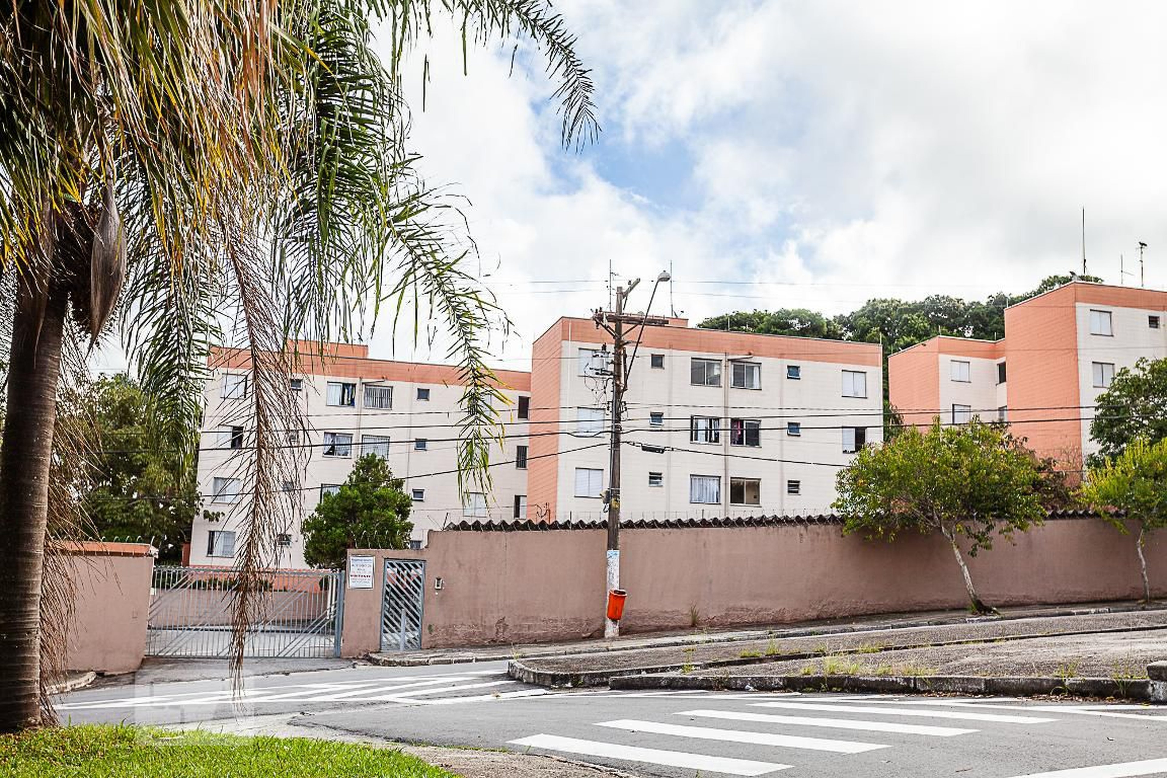 Fachada Condomínio em Rua Antônio Seixas Leite Ribeiro, 26