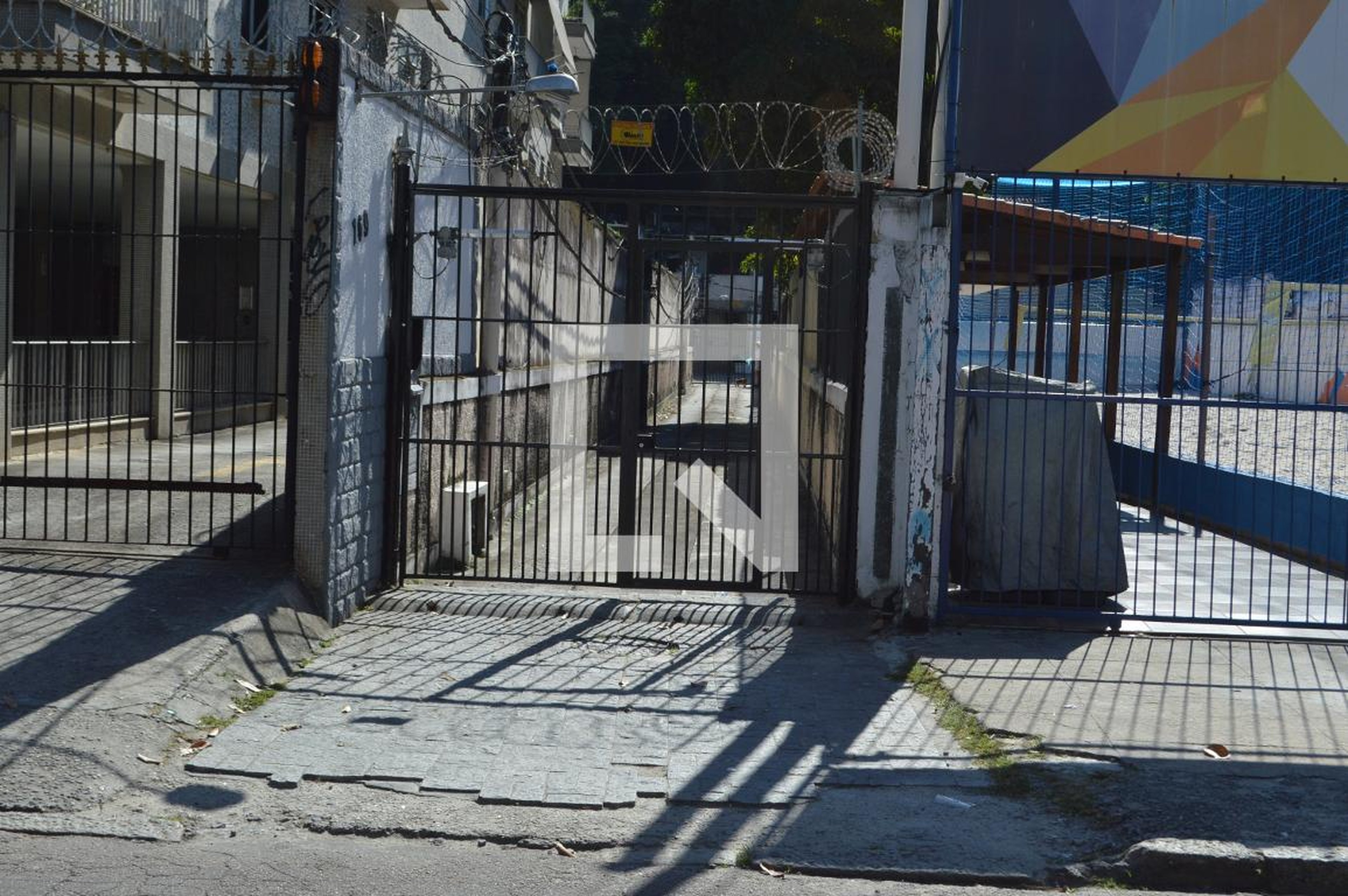 Fachada Condomínio em Rua Marquês de Jacarepaguá, 169