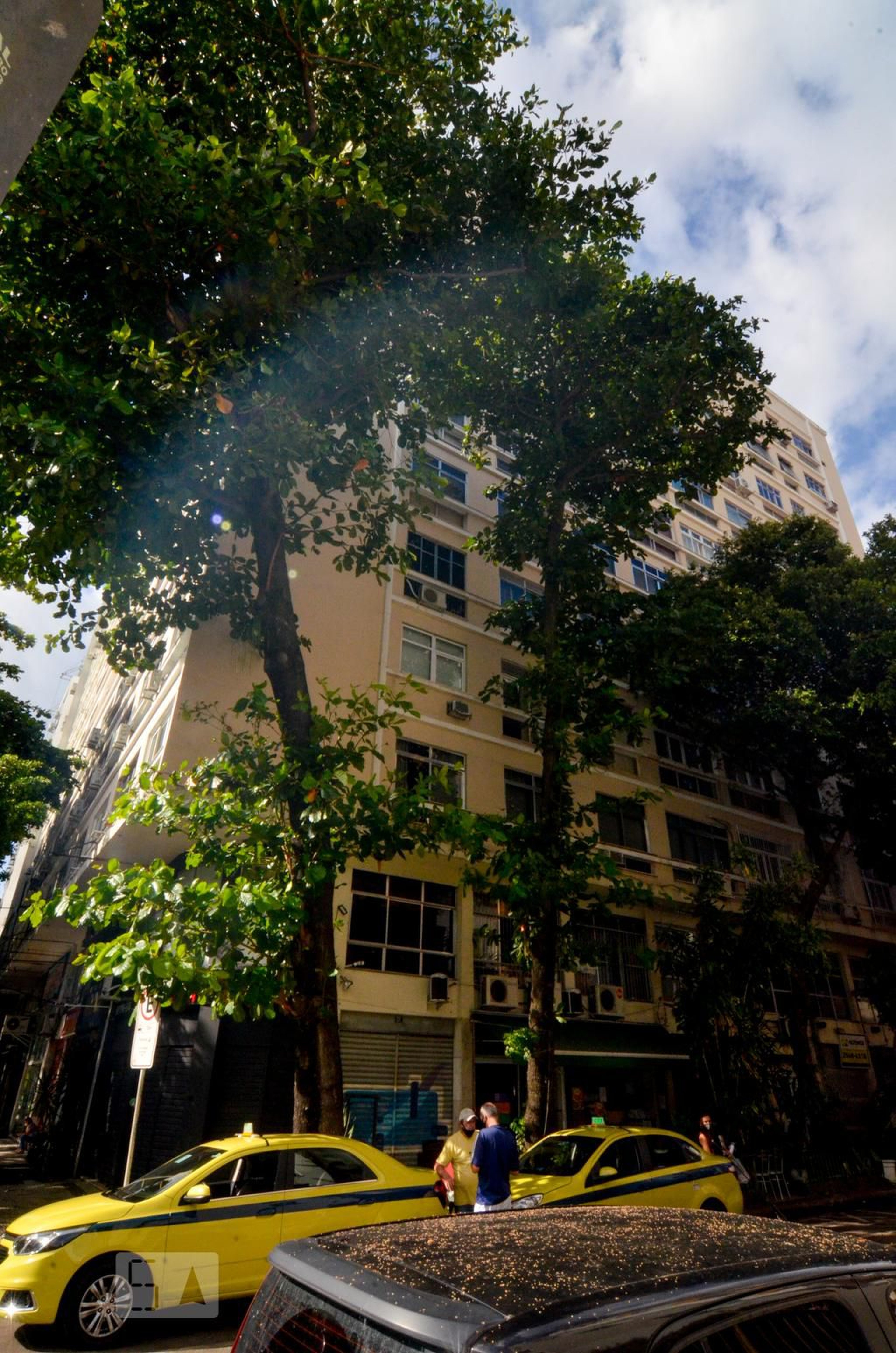 Fachada Condomínio em Rua Bartolomeu Portela, 25a