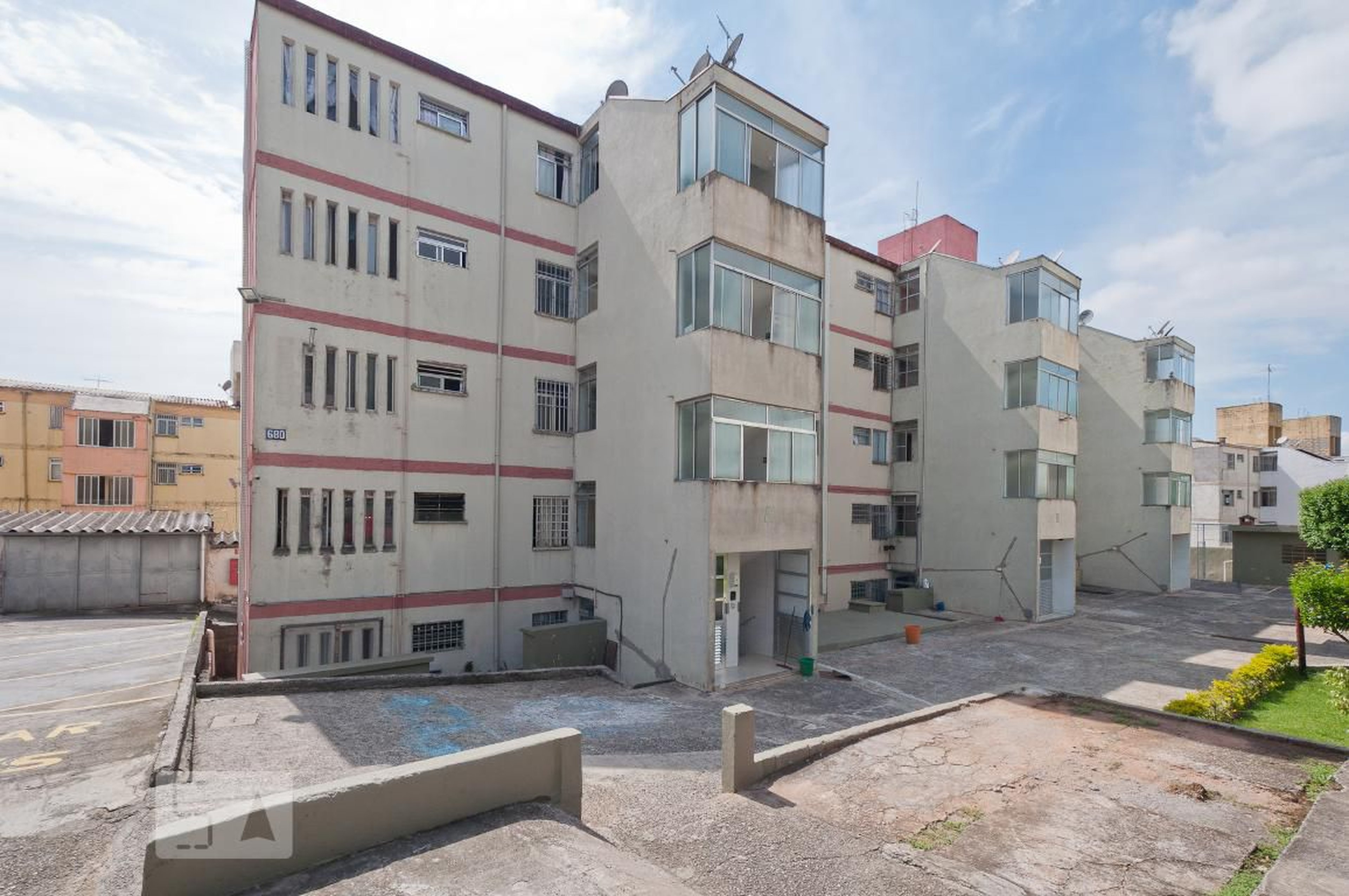 Fachada do Prédio Condomínio em Avenida Padre Francisco de Toledo, 680