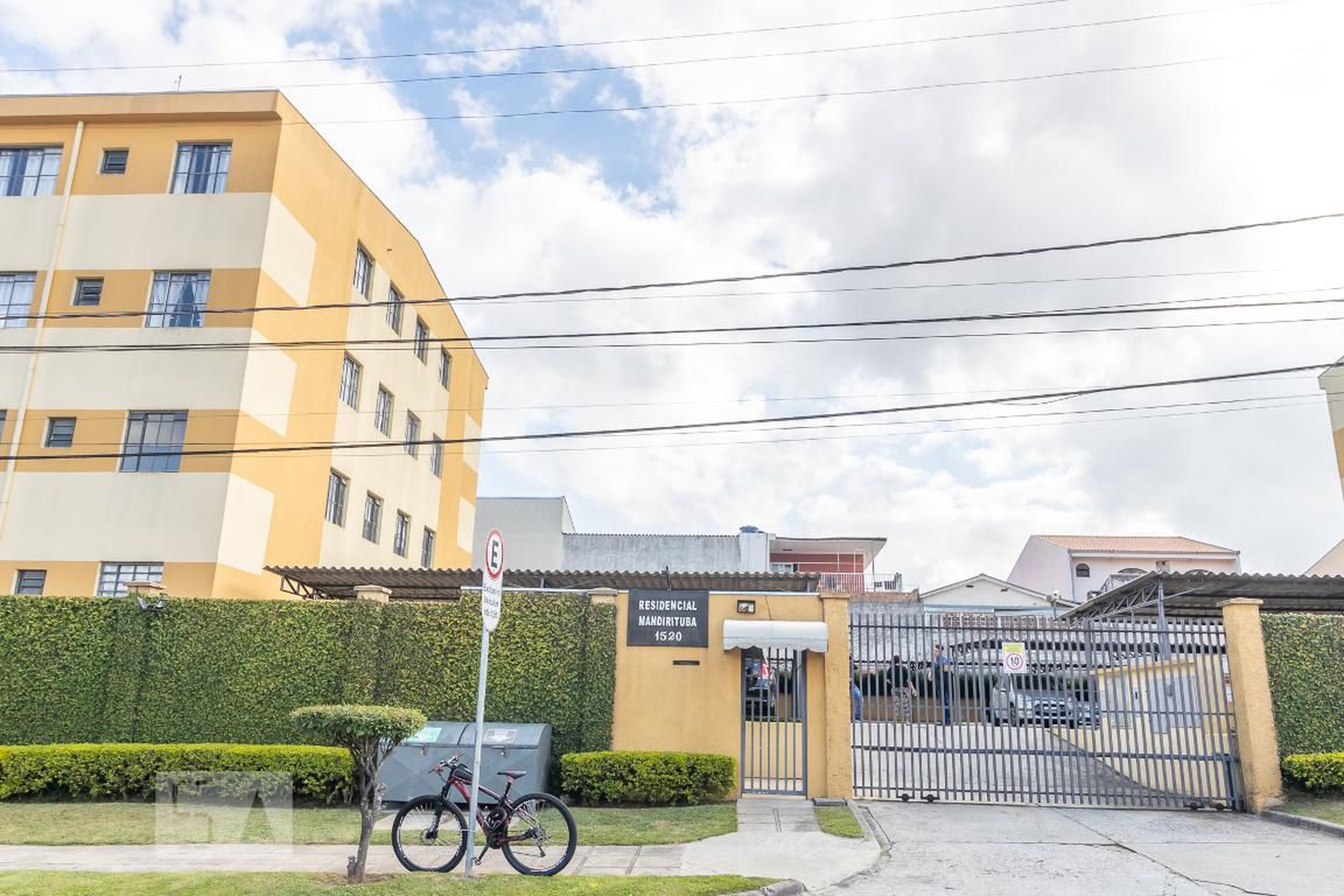 Fachada Condomínio em Rua Mandirituba, 1520