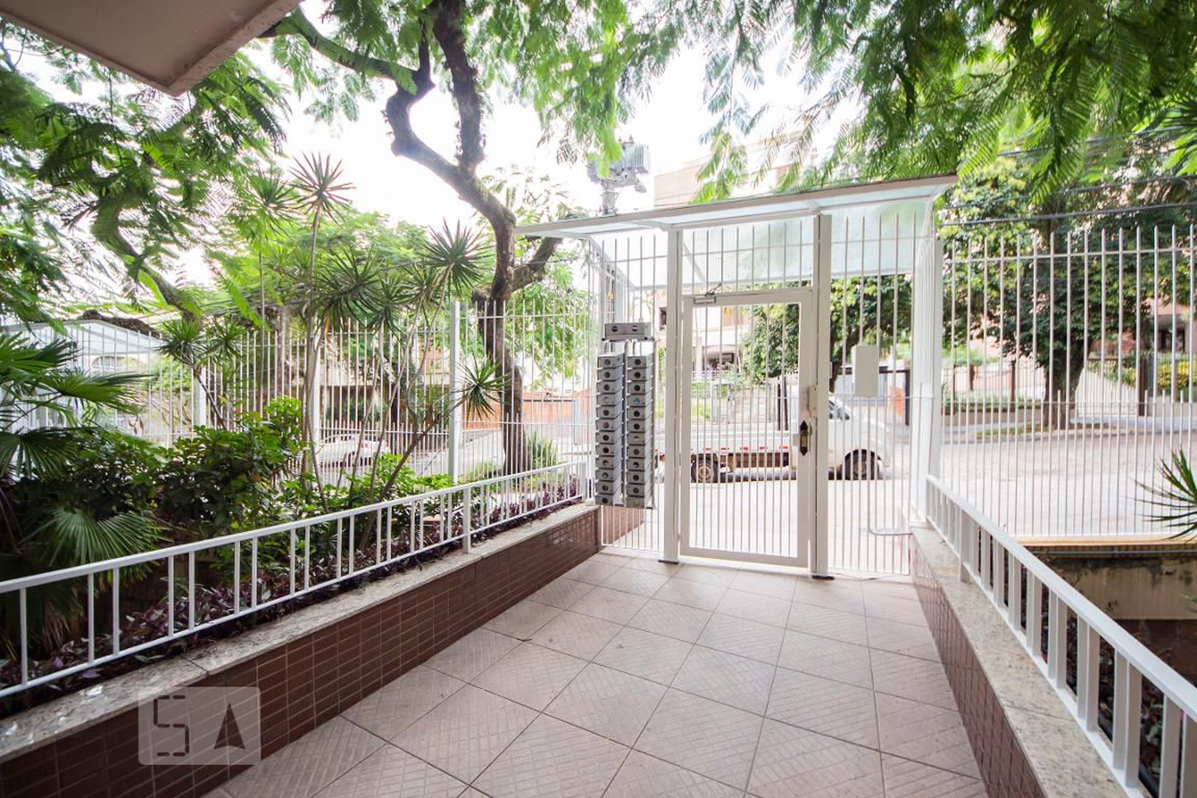 Fachada do Condomínio Edifício Pala Efe