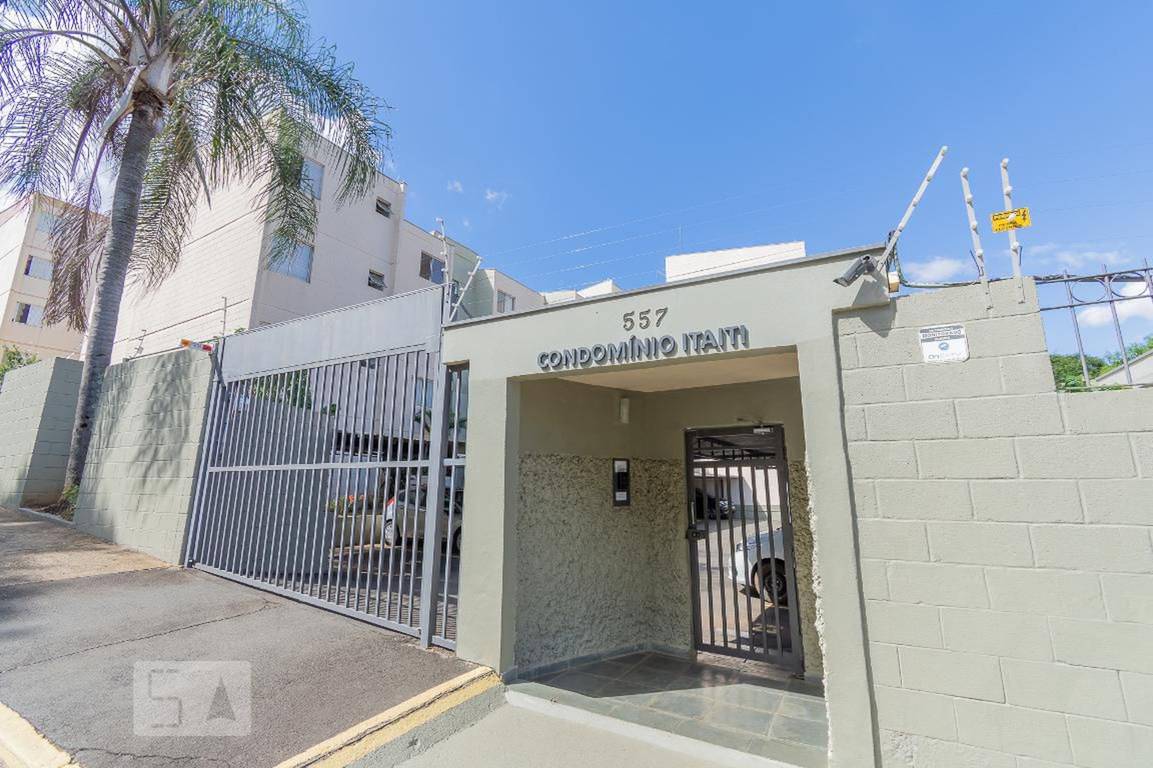 Fachada do Condomínio Condomínio Itaiti