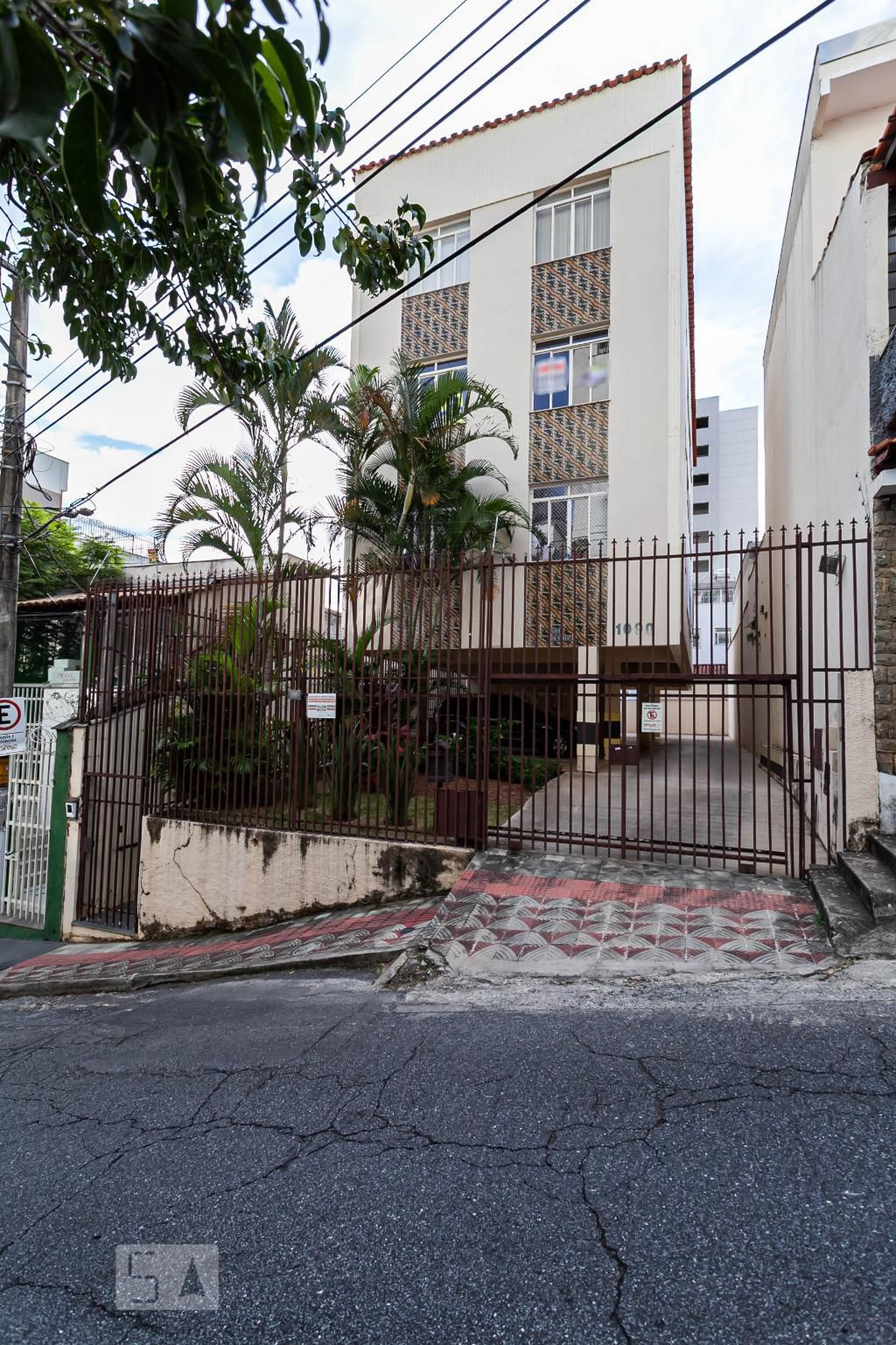 Fachada do Prédio Condomínio em Rua Bambuí, 1090