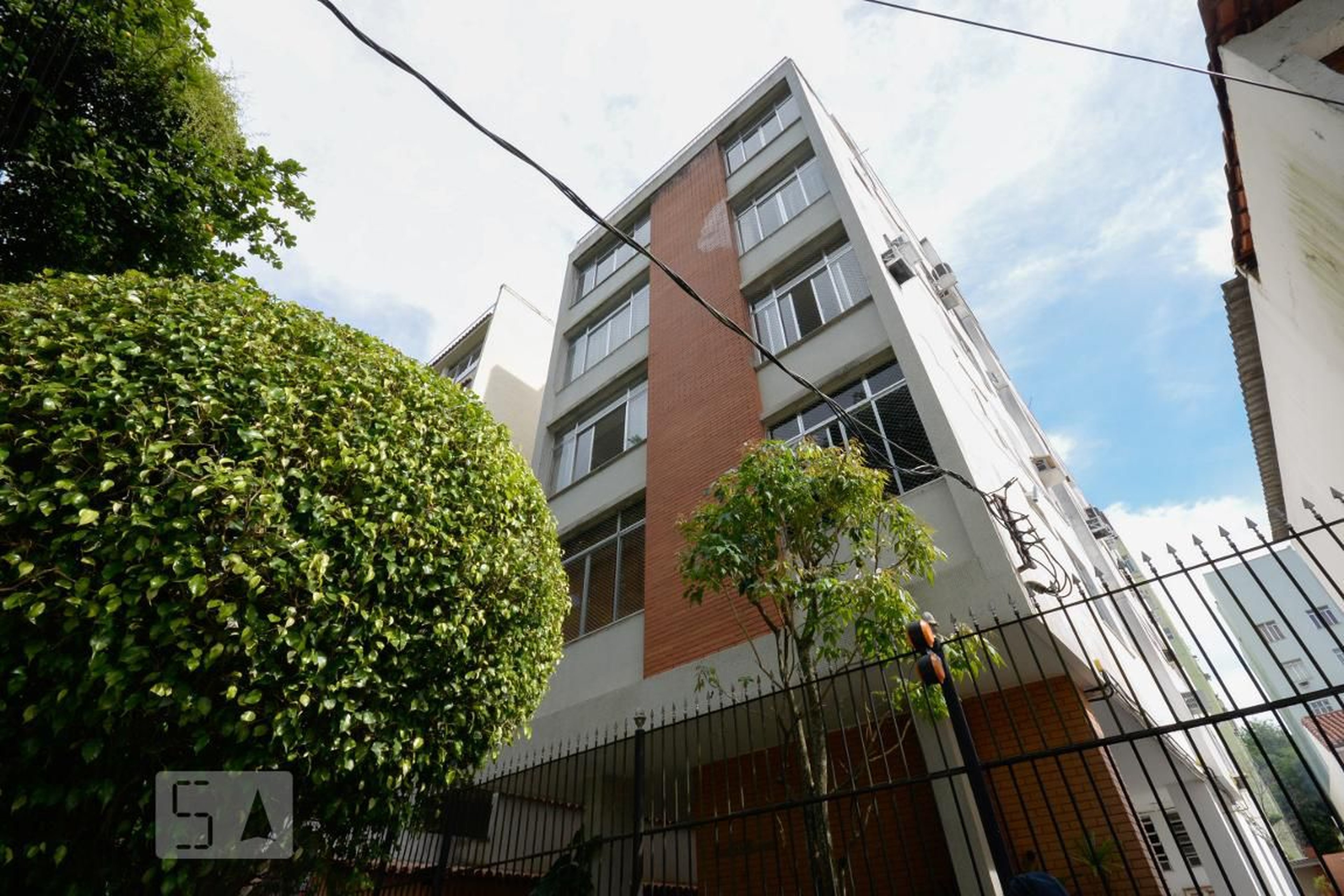 Fachada Condomínio em Rua Comendador Martineli, 38