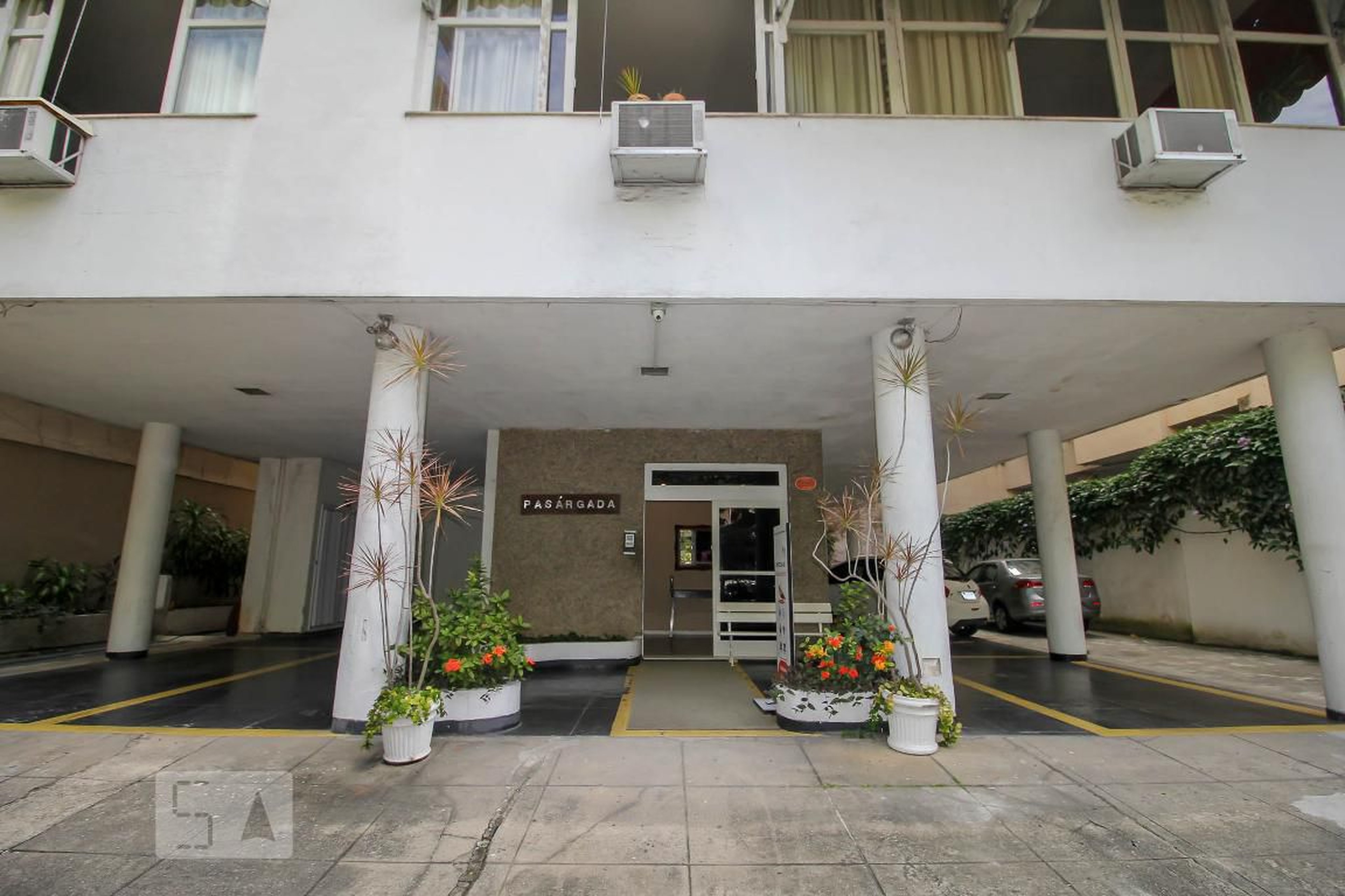 Entrada do Prédio - null