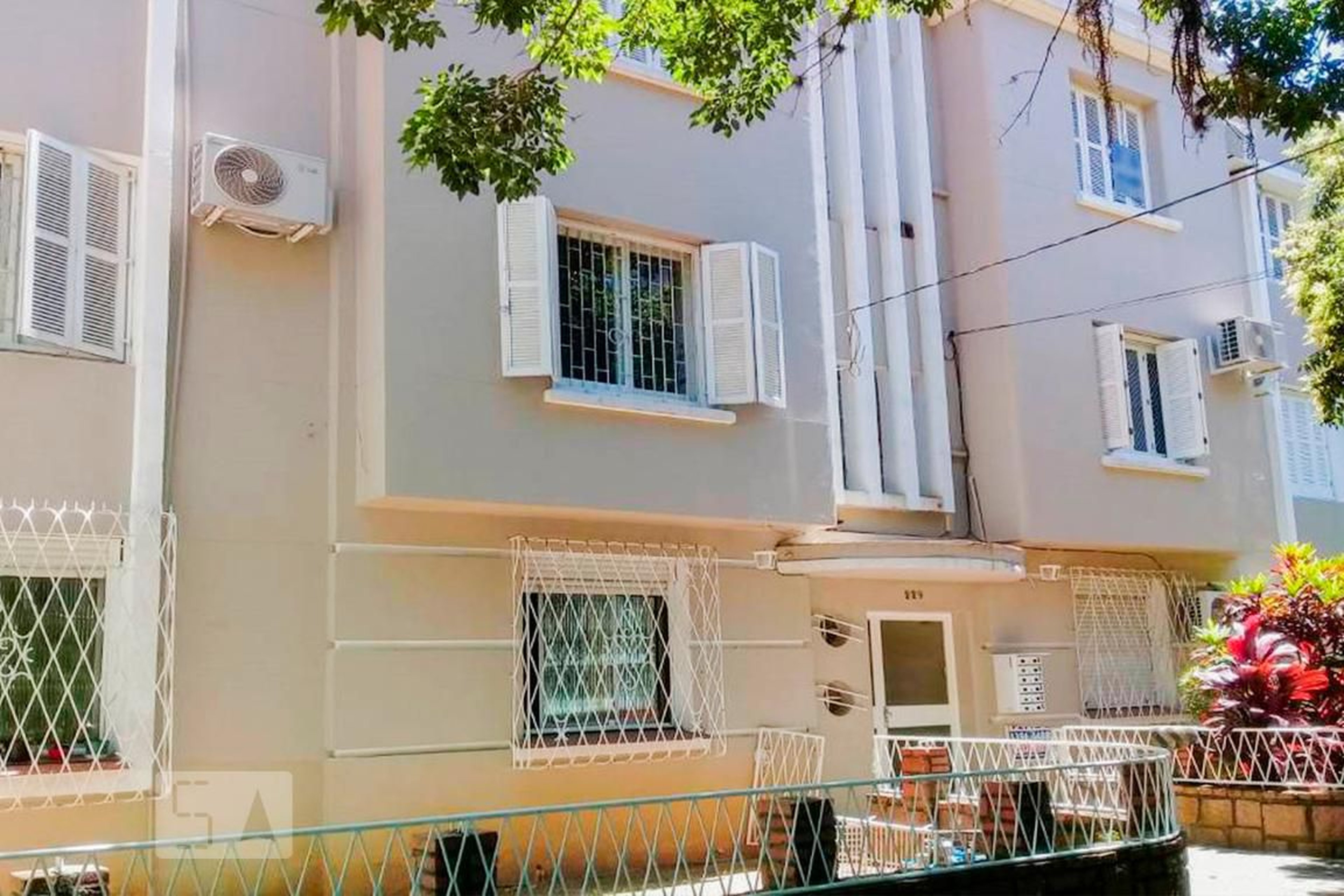 Fachada do Condomínio Condomínio em Rua Cândido Silveira, 229