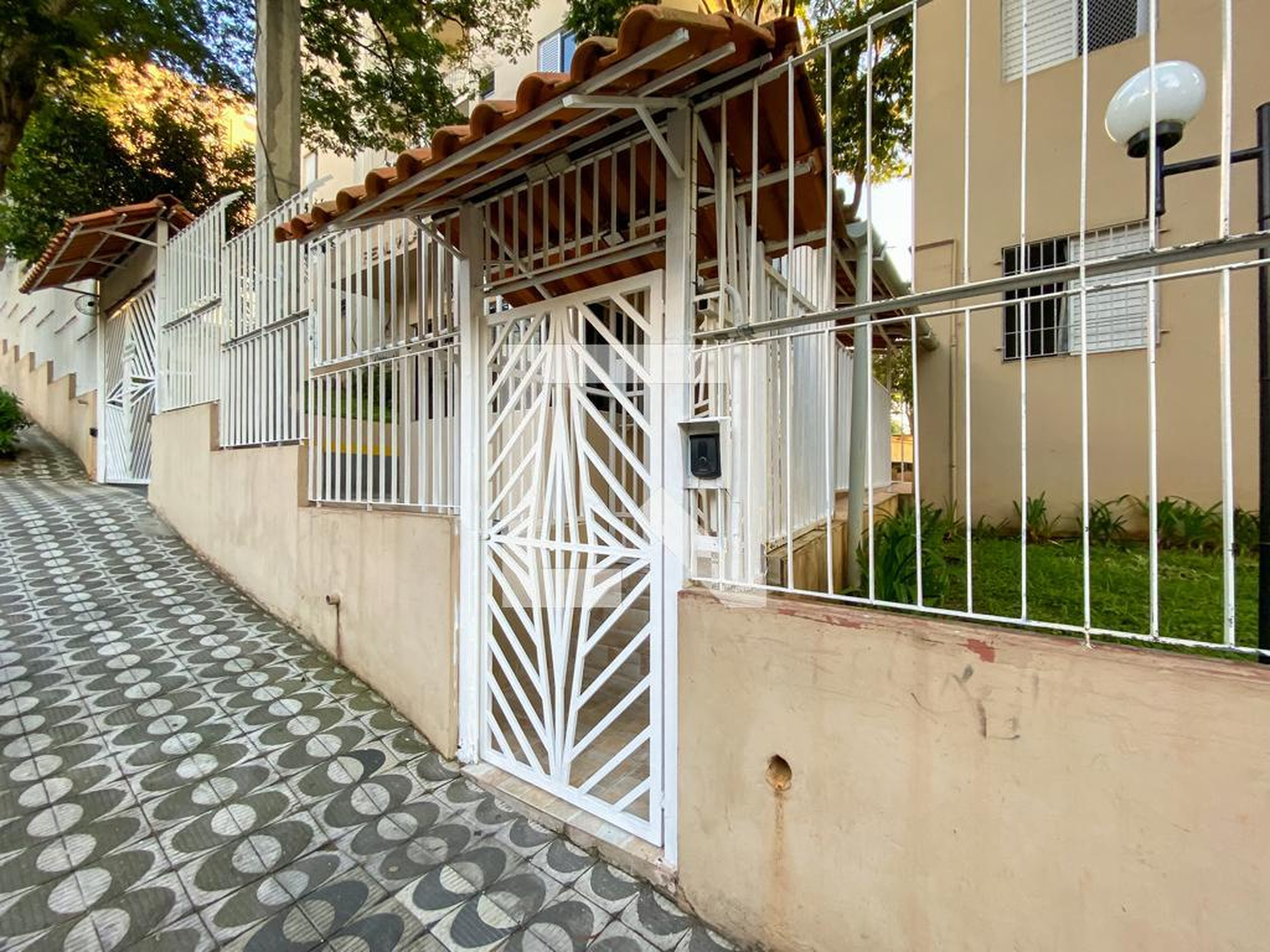 Fachada do Condomínio Condomínio em Rua Darabi, 96