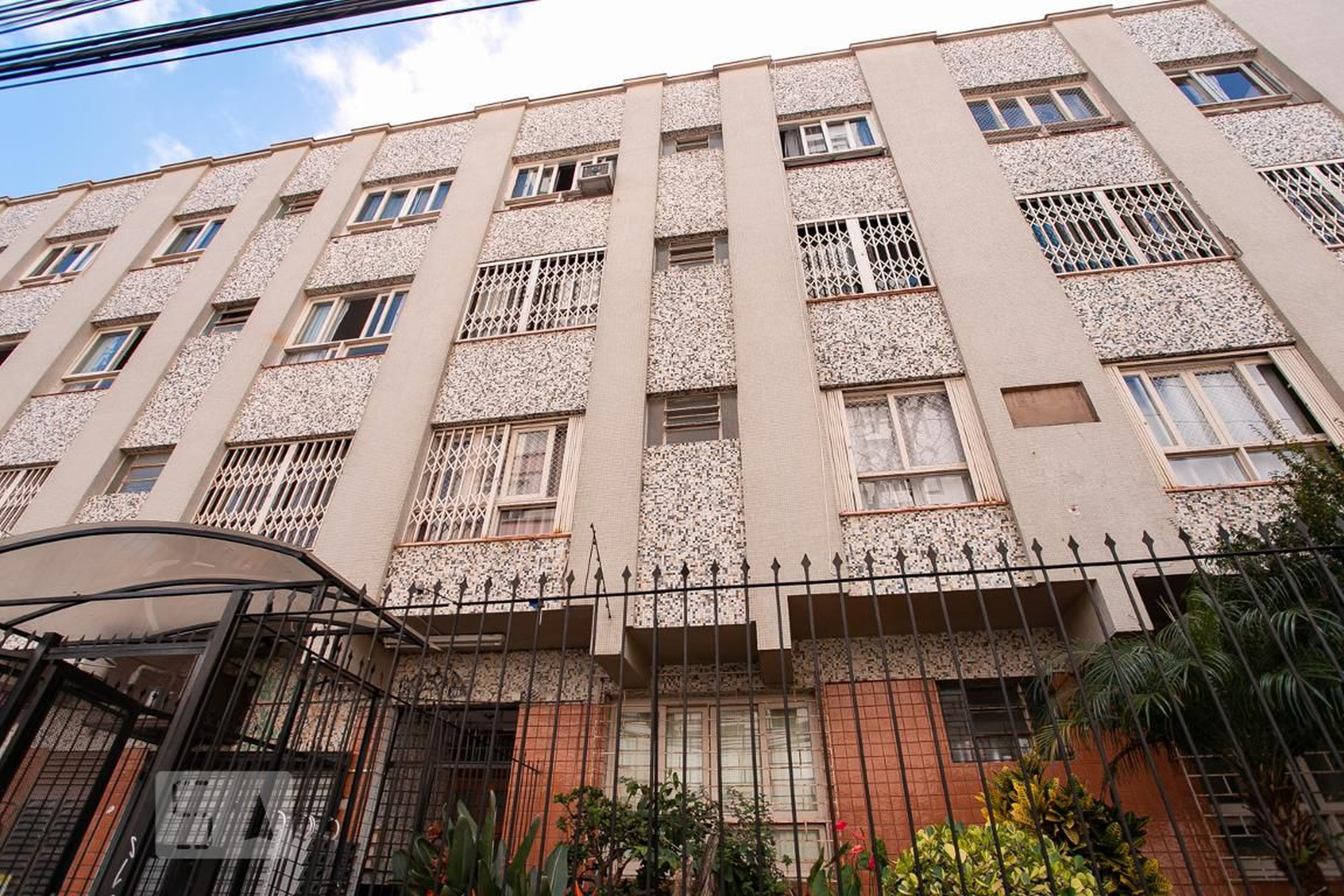 Fachada Condomínio em Rua Luiz Afonso, 395