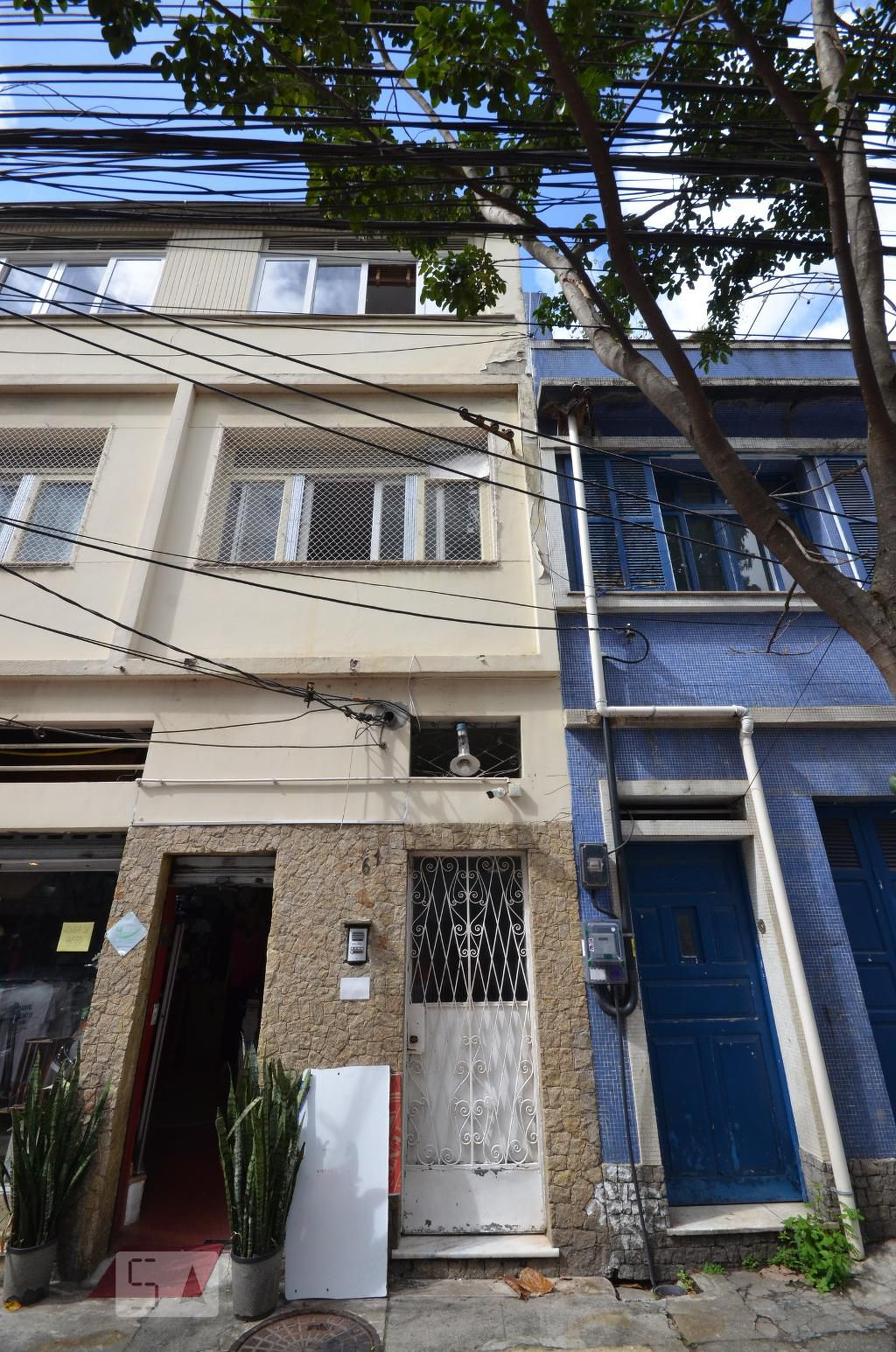 Fachada Condomínio em Rua Capitão Salomão, 61