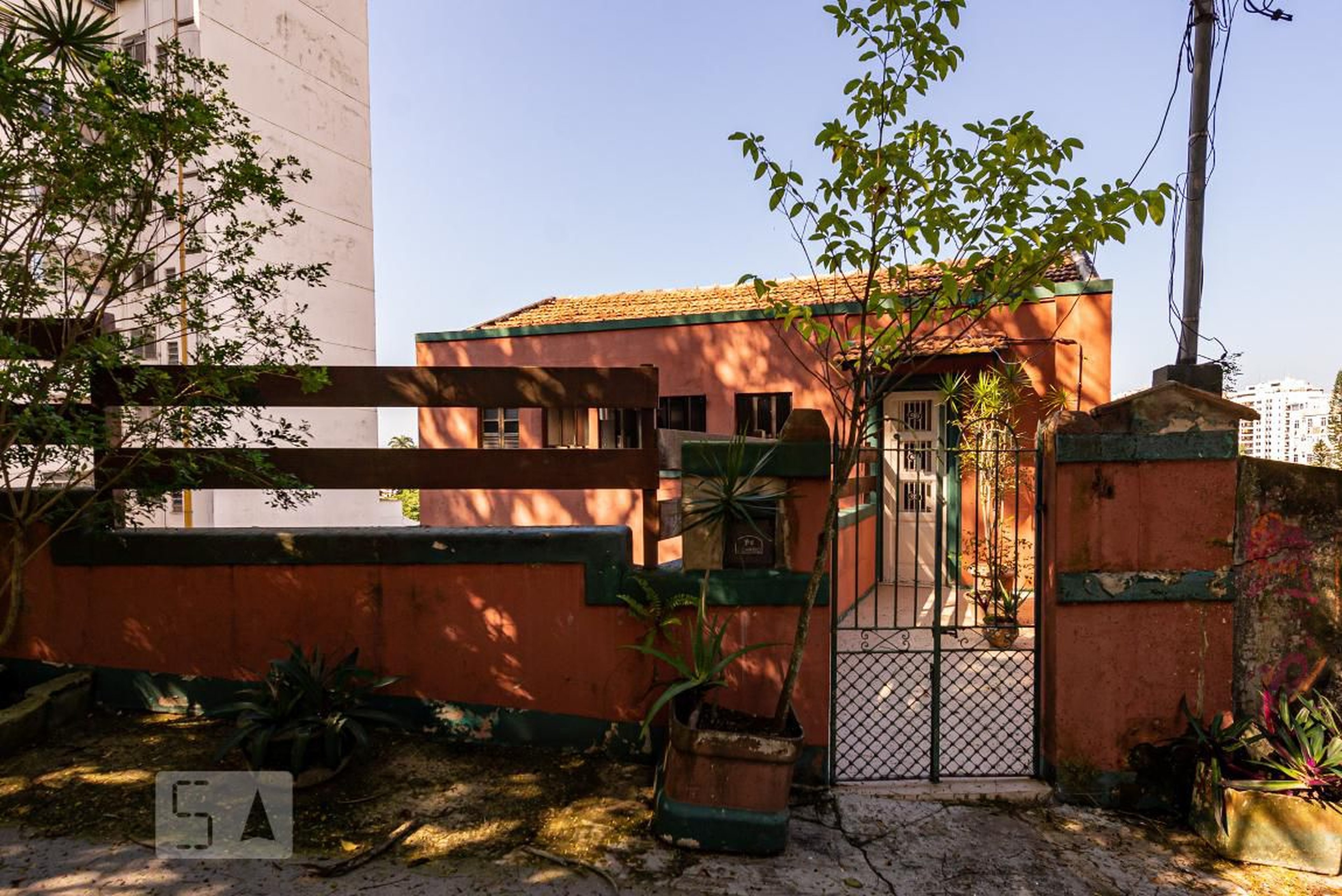 Fachada Condomínio em Rua do Jequitibá, 36