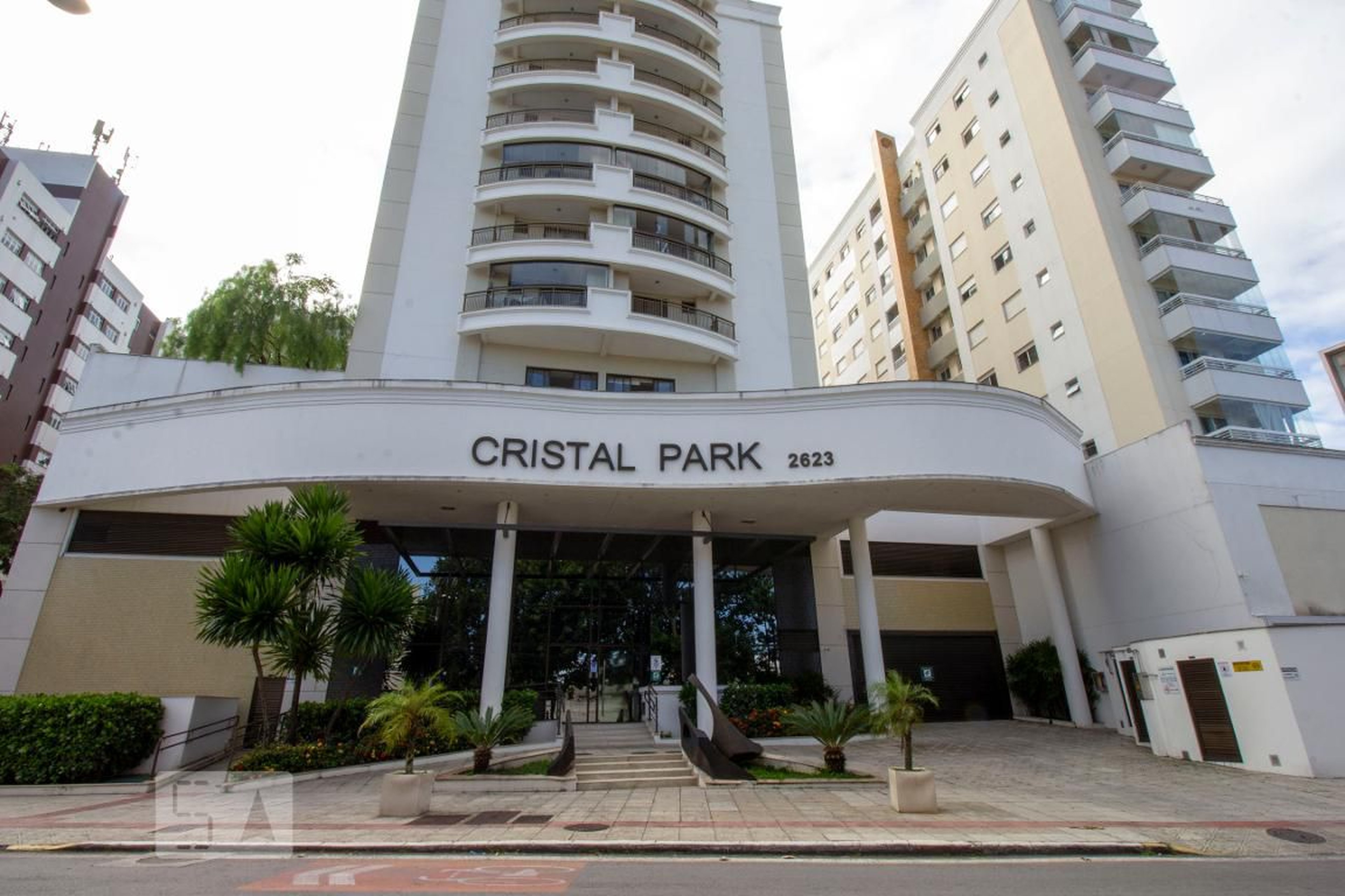 Fachada do prédio Condomínio Cristal Park