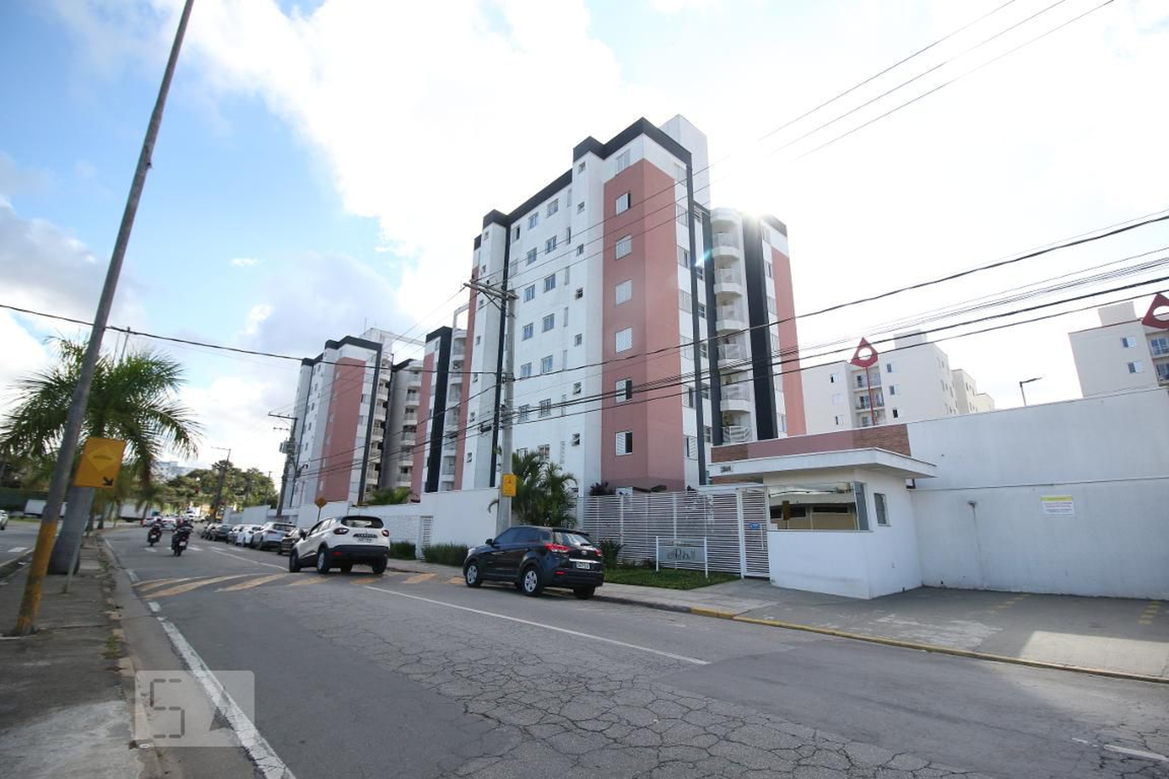 Fachada do Condomínio Condomínio Espanha III