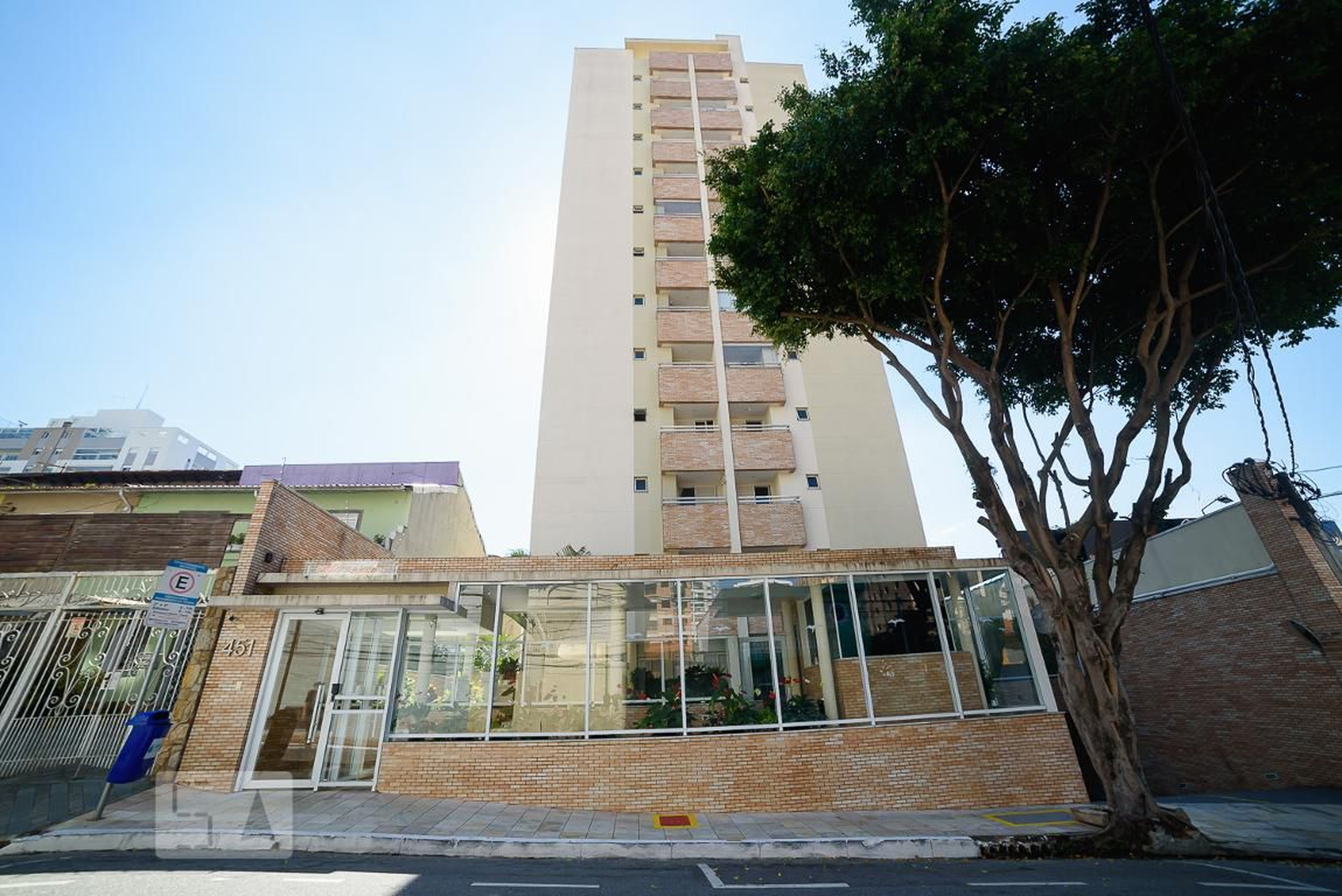 Fachada do Condomínio Condomínio Quartier