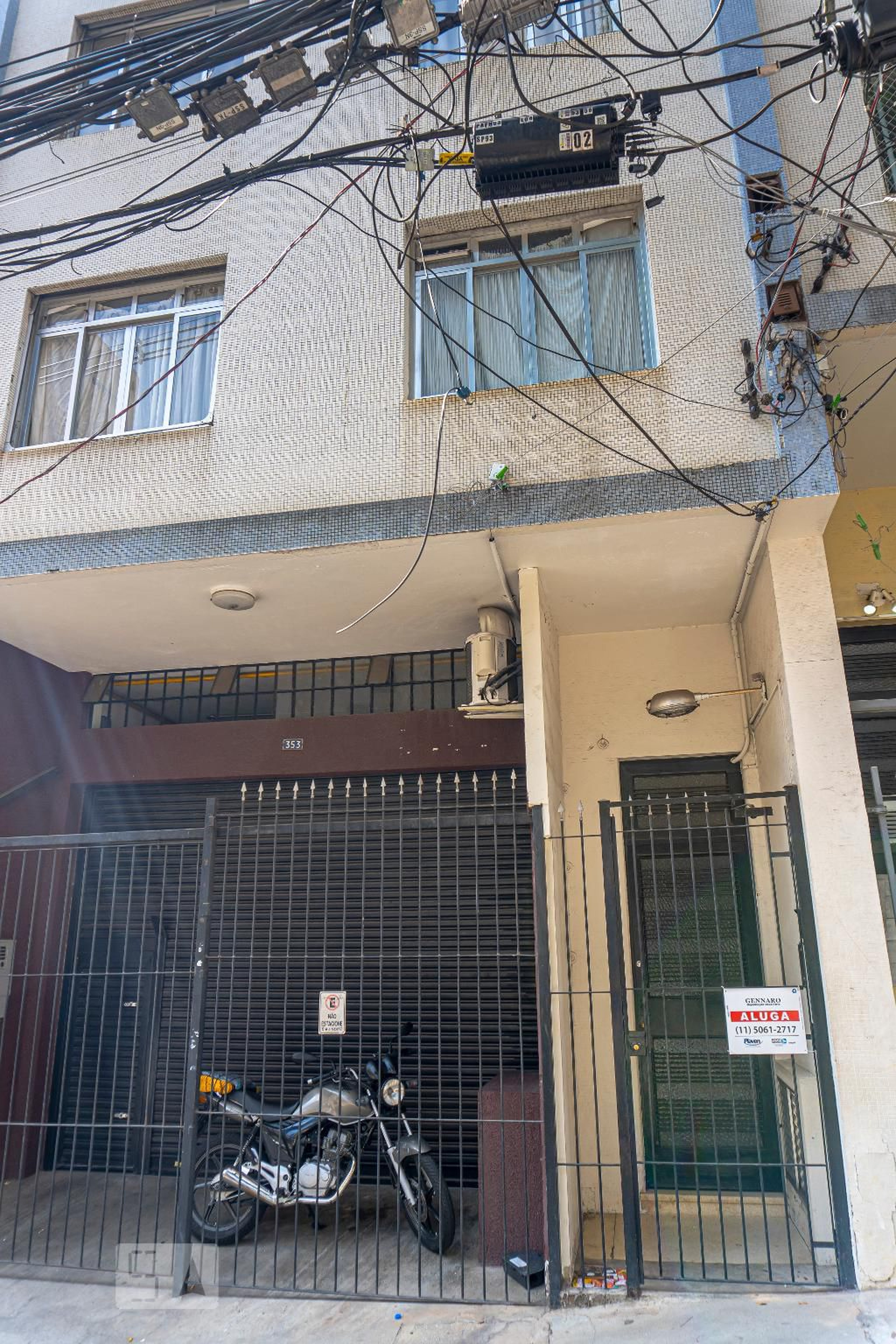 Fachada Condomínio em Rua Martiniano de Carvalho, 357