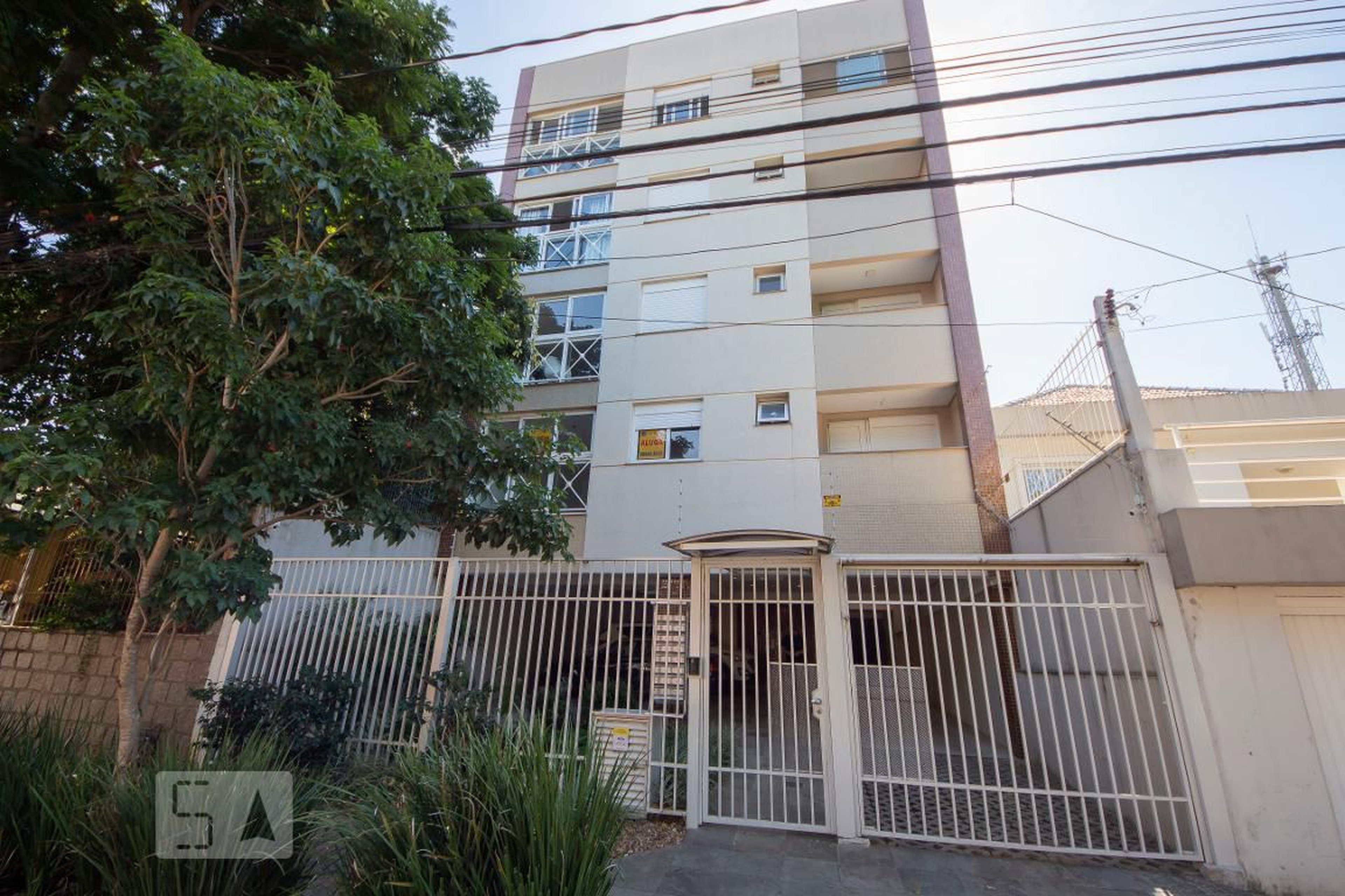 Fachada do Condomínio Edifício Laura