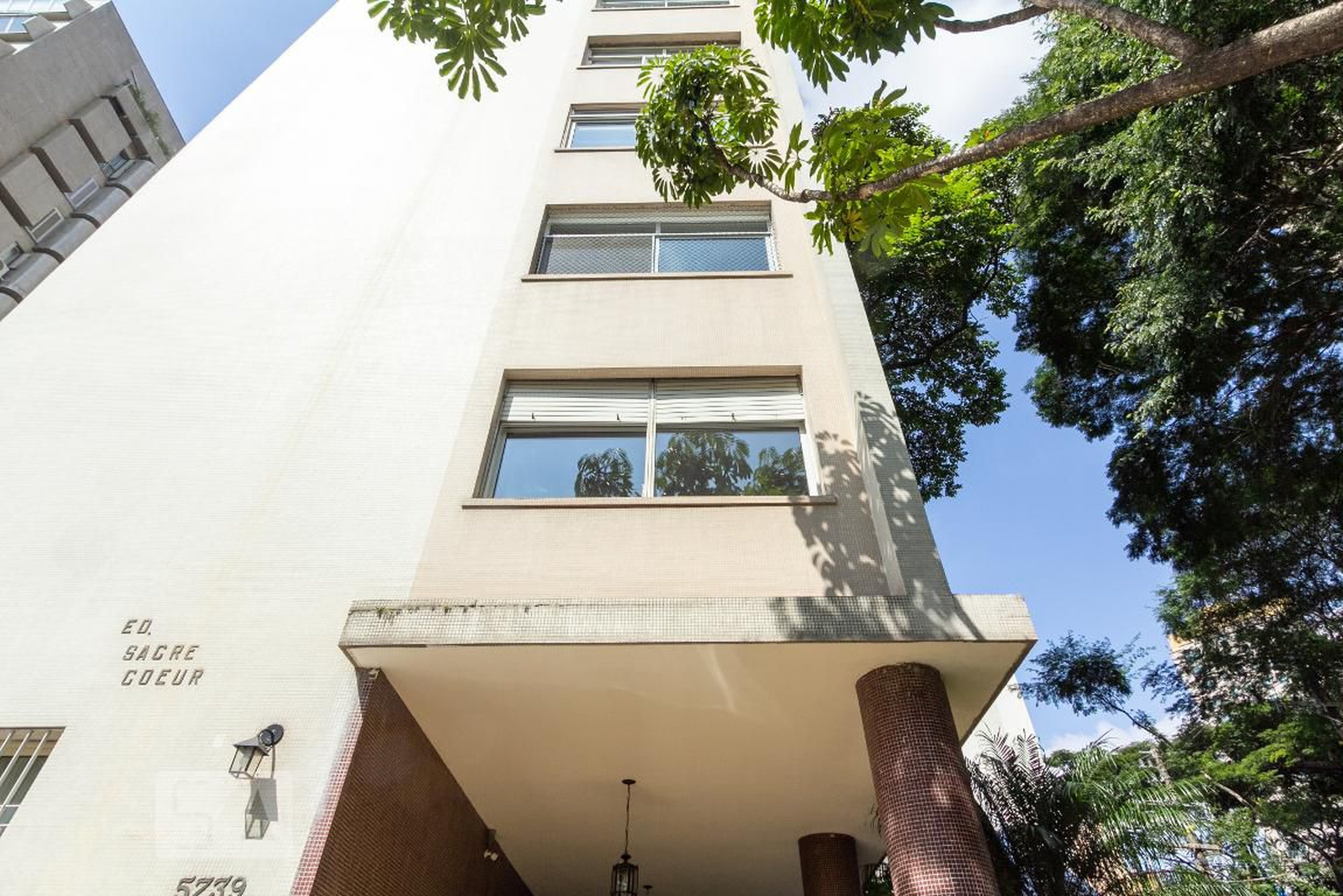 Fachada Condomínio em Rua Manuel Guedes, 27