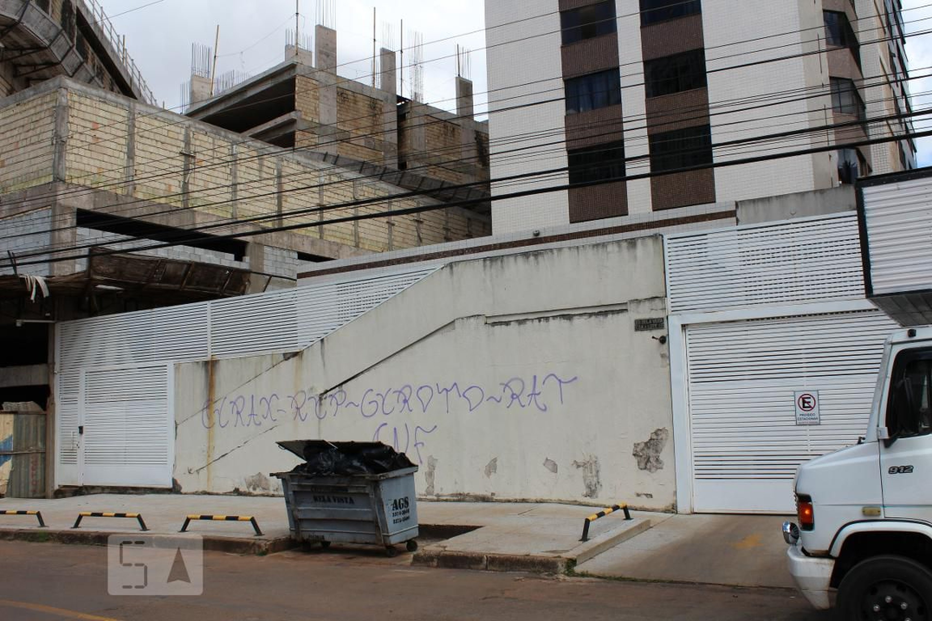 Fachada Condomínio em CSA 1, 10