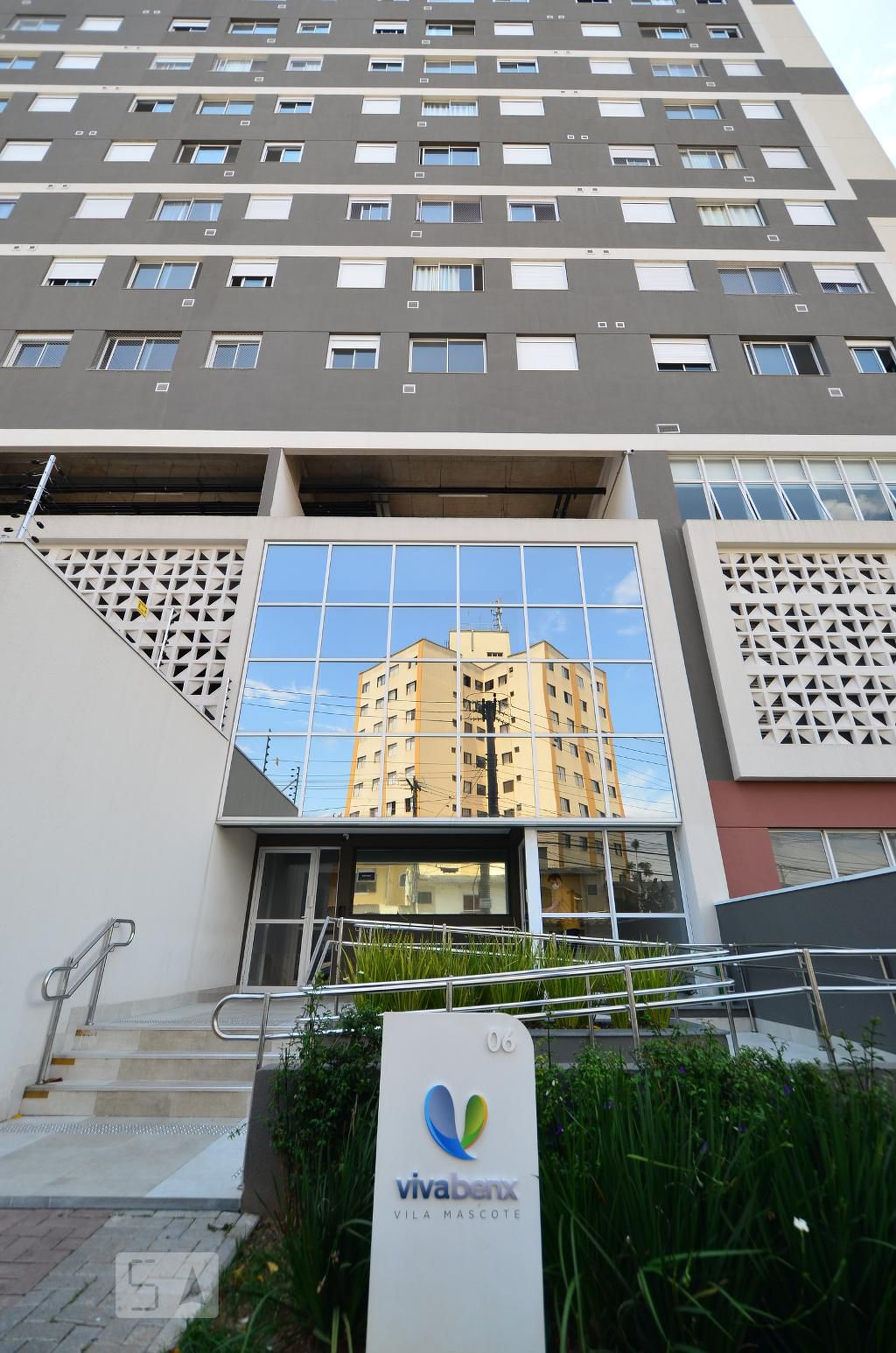 Fachada do Condomínio Condomínio Viva Benx Mascote