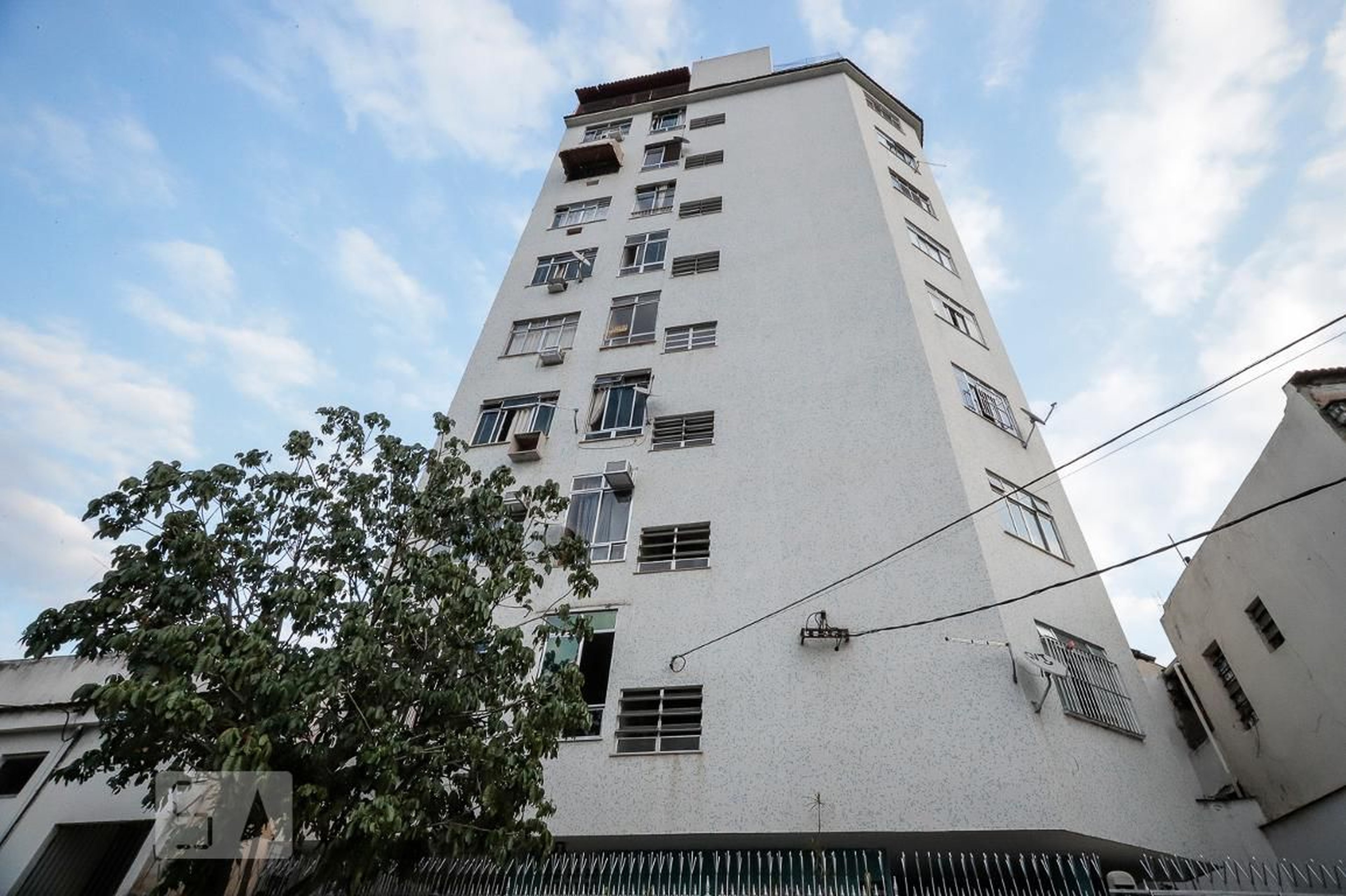 Fachada Condomínio em Rua Barão do Bom Retiro, 547