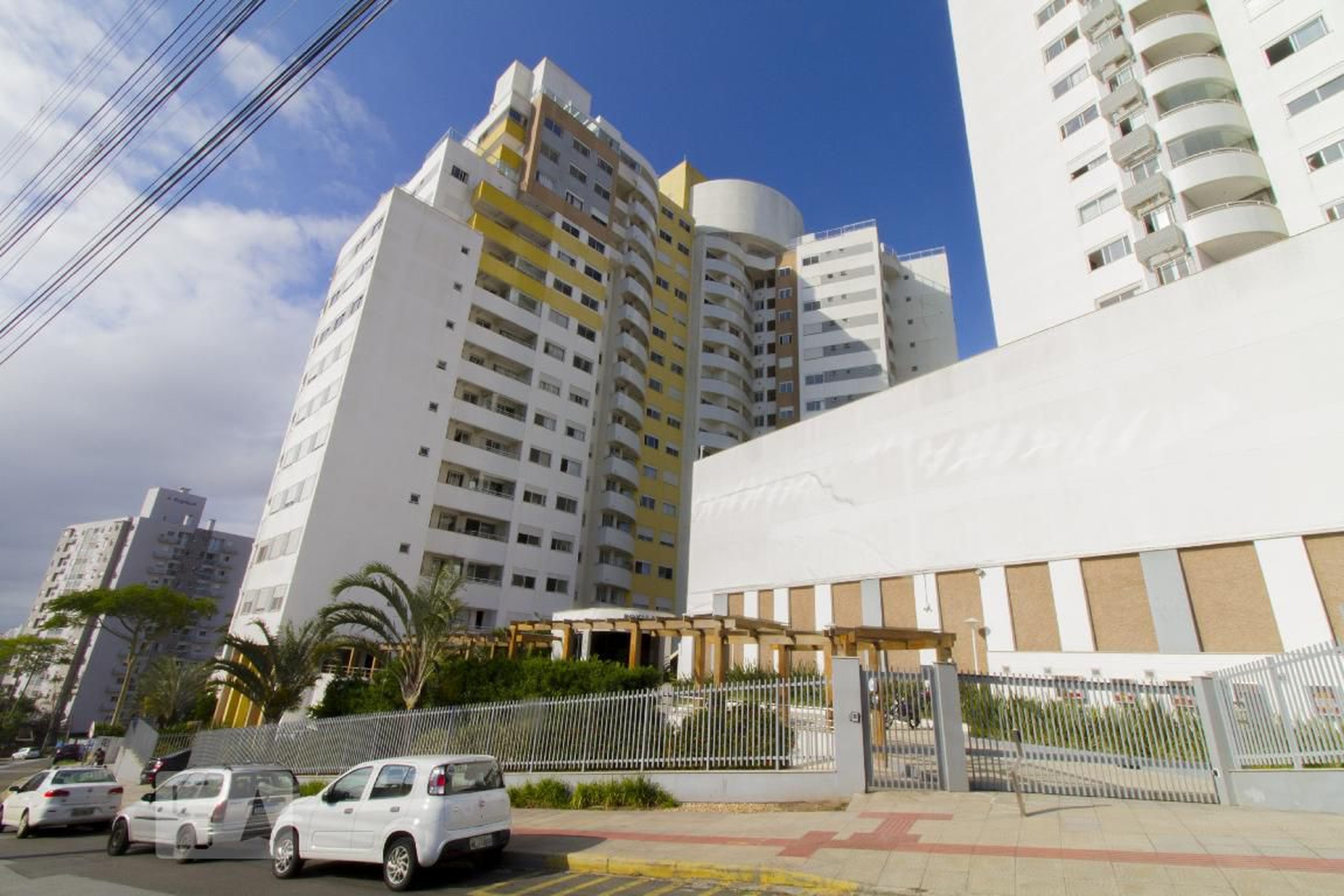 Fachada do Condomínio Condomínio Royal Mirage Residence