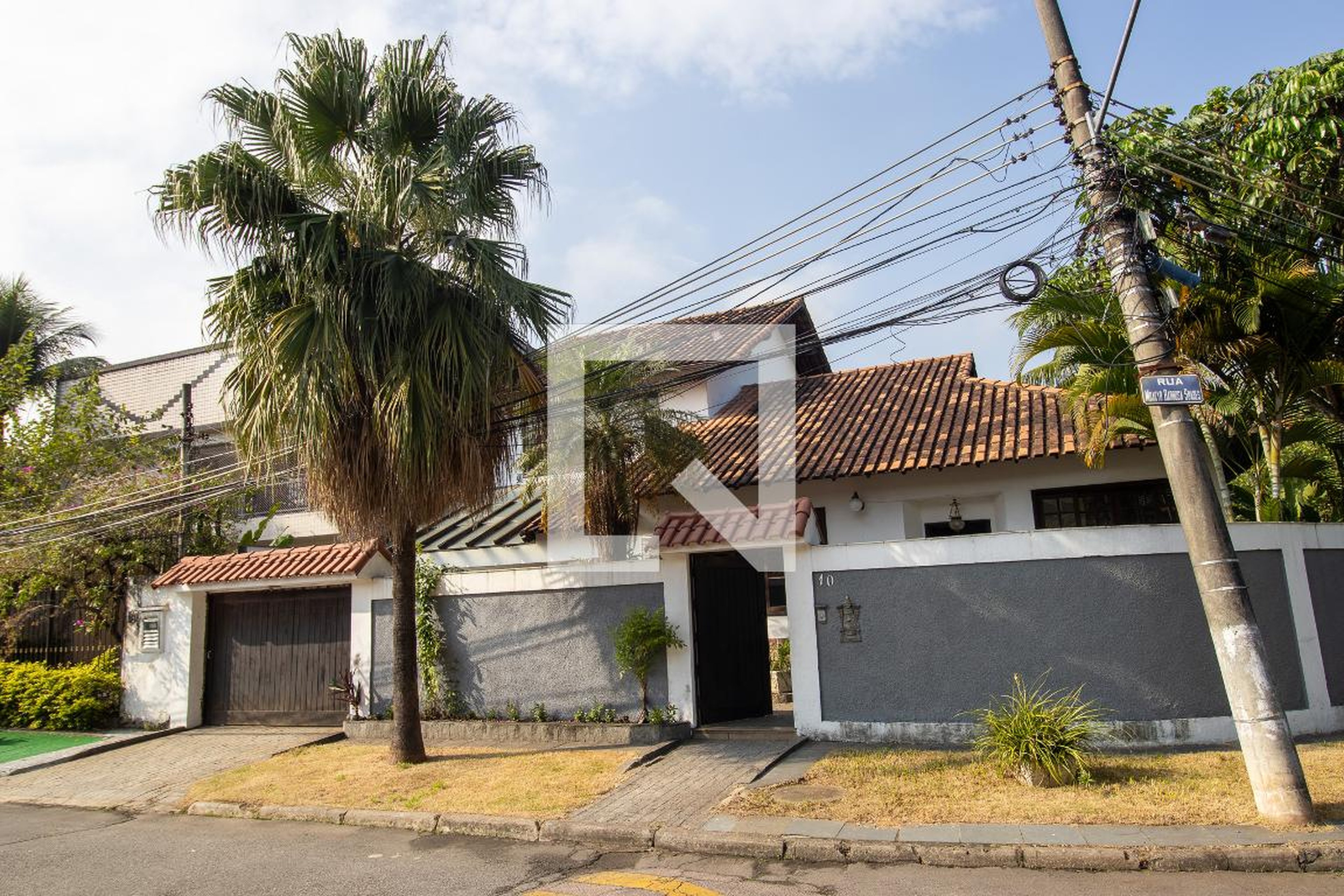 Fachada Condomínio em Rua Moacir Barbosa Soares, 10