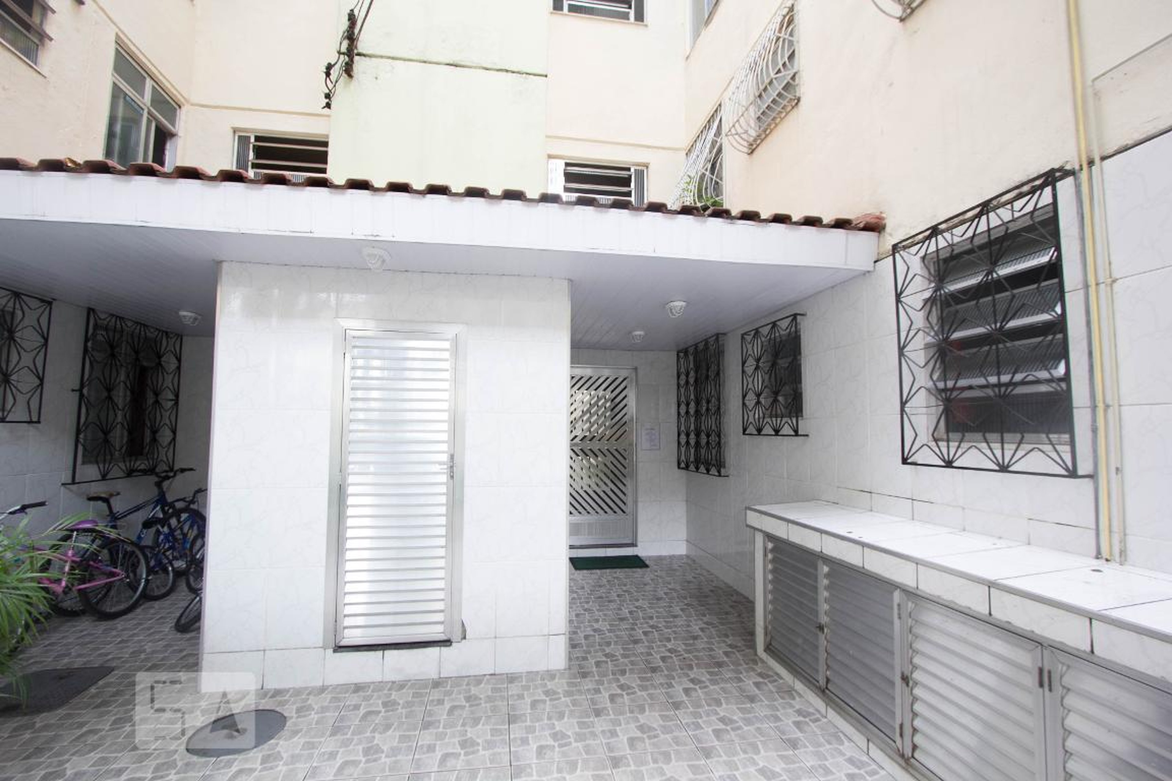 Hall - Alexandre Travassos dos Ssantos