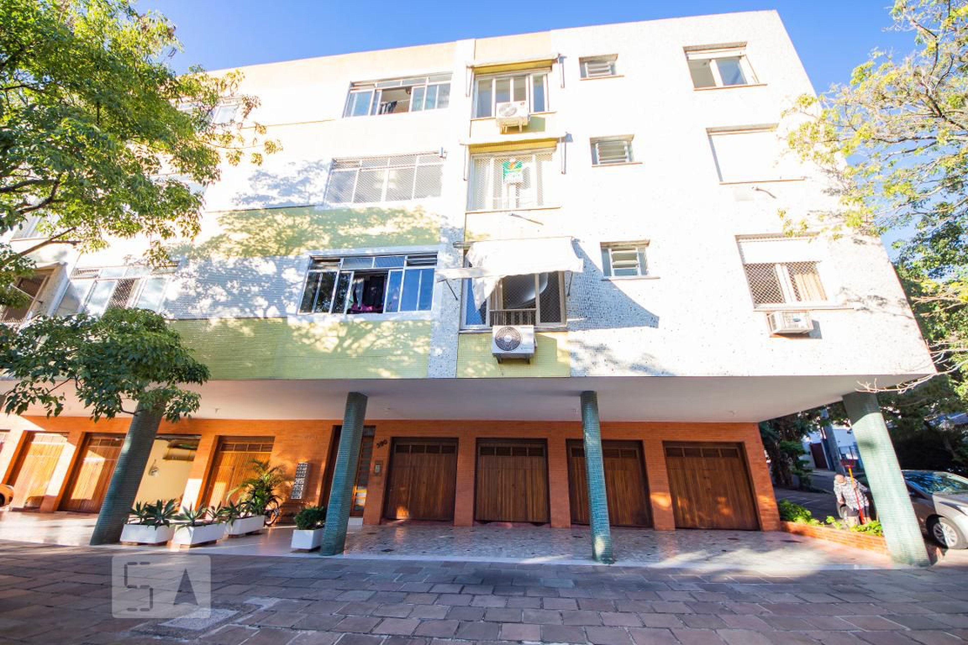 Fachada do Condomínio Edifício Marcia