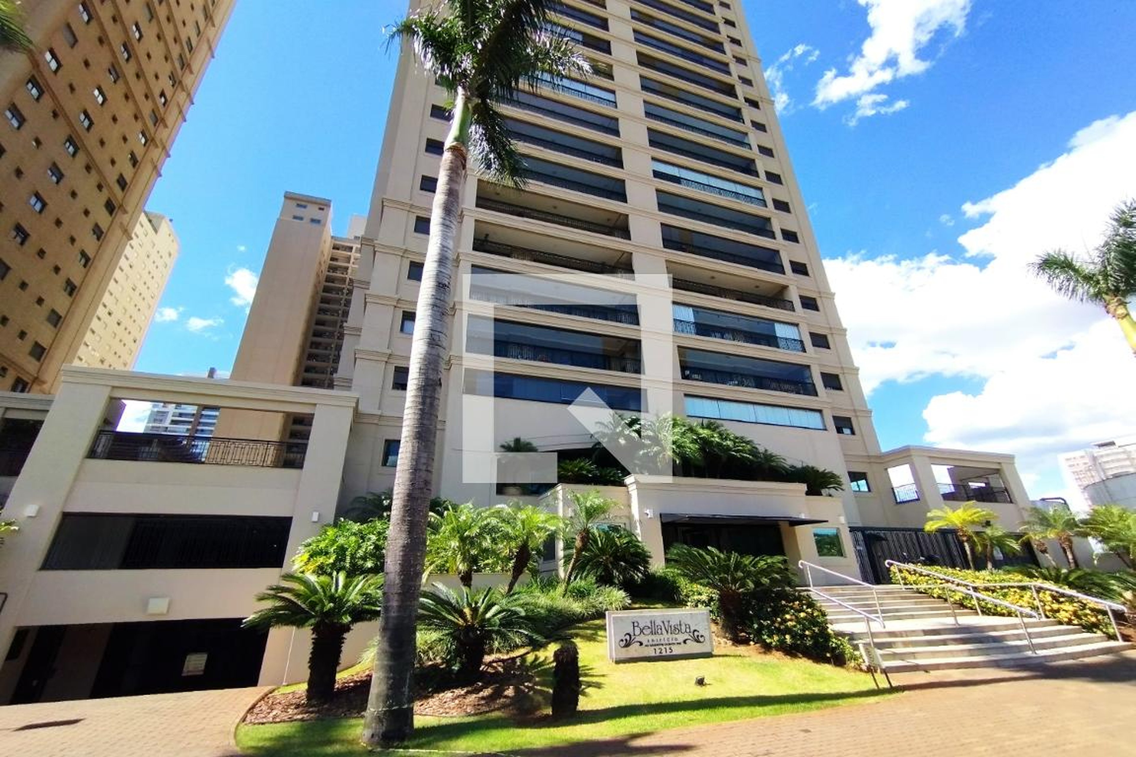 Fachada do Condomínio Condomínio Bella Vista