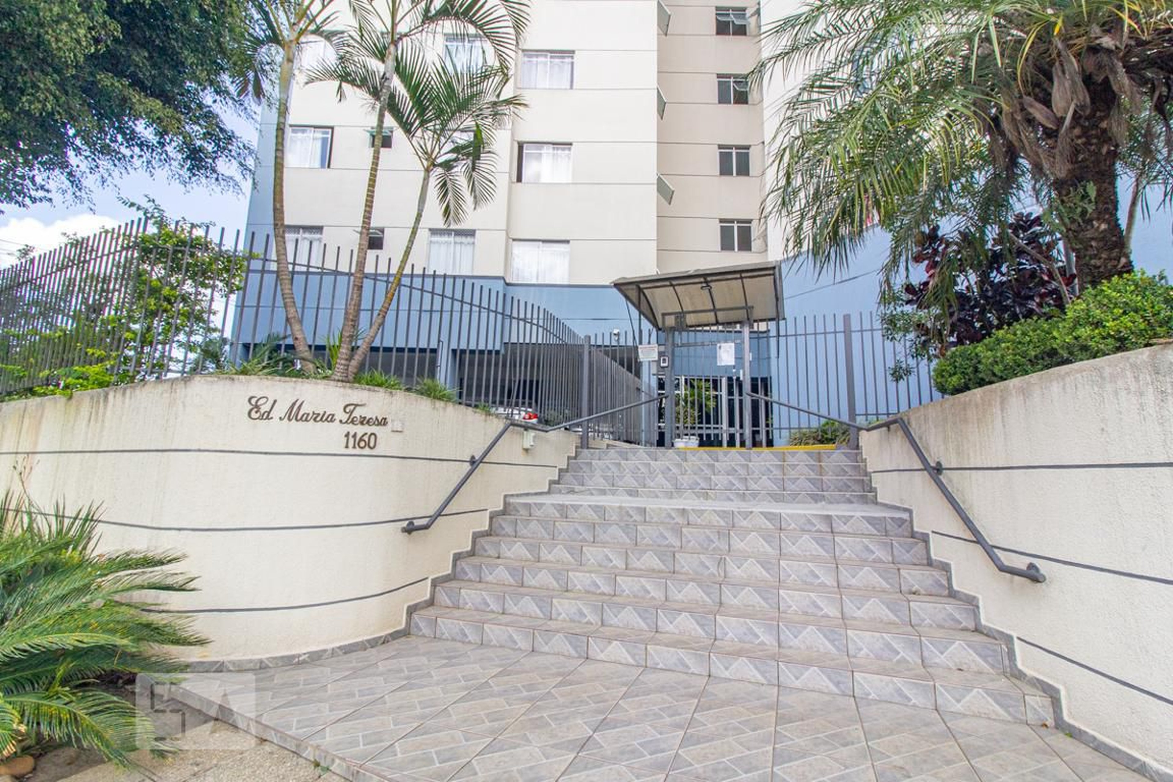 Fachada do Condomínio Edifício Maria Tereza