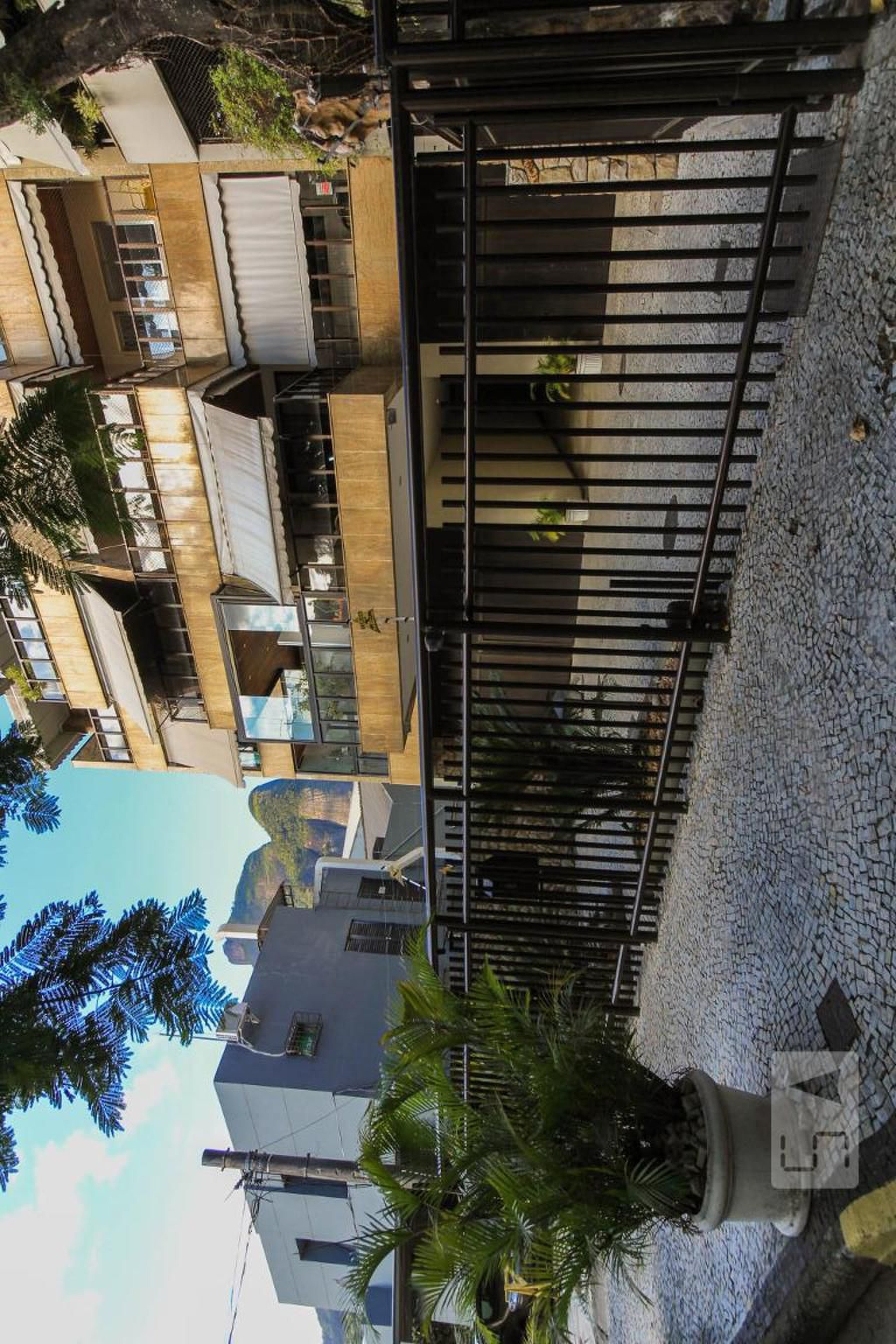 Fachada Condomínio em Rua Deodato de Moraes, 88