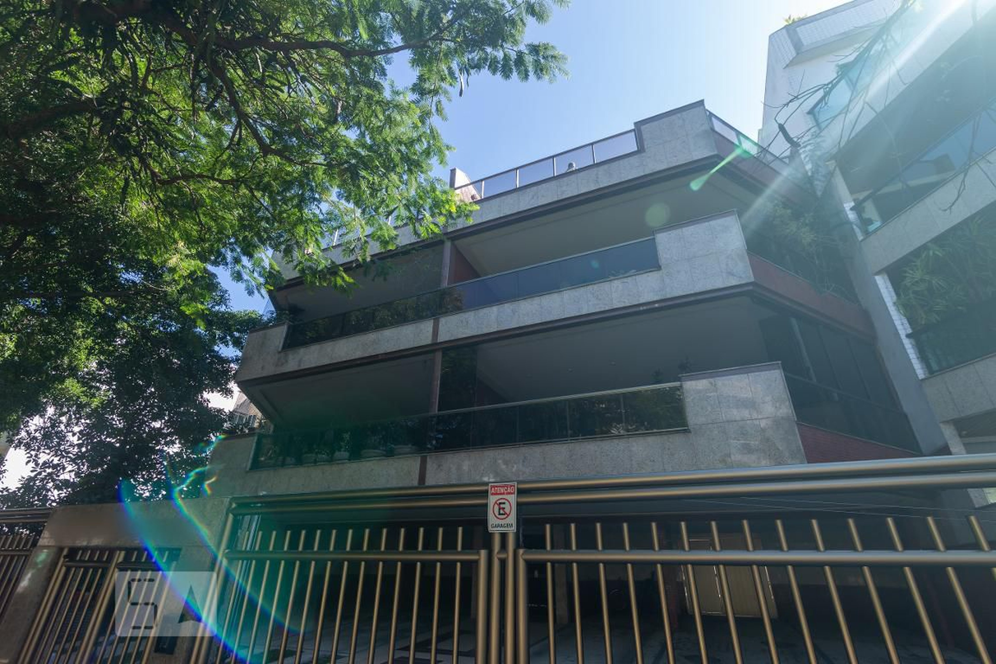 Fachada Edifício Tour de Provence