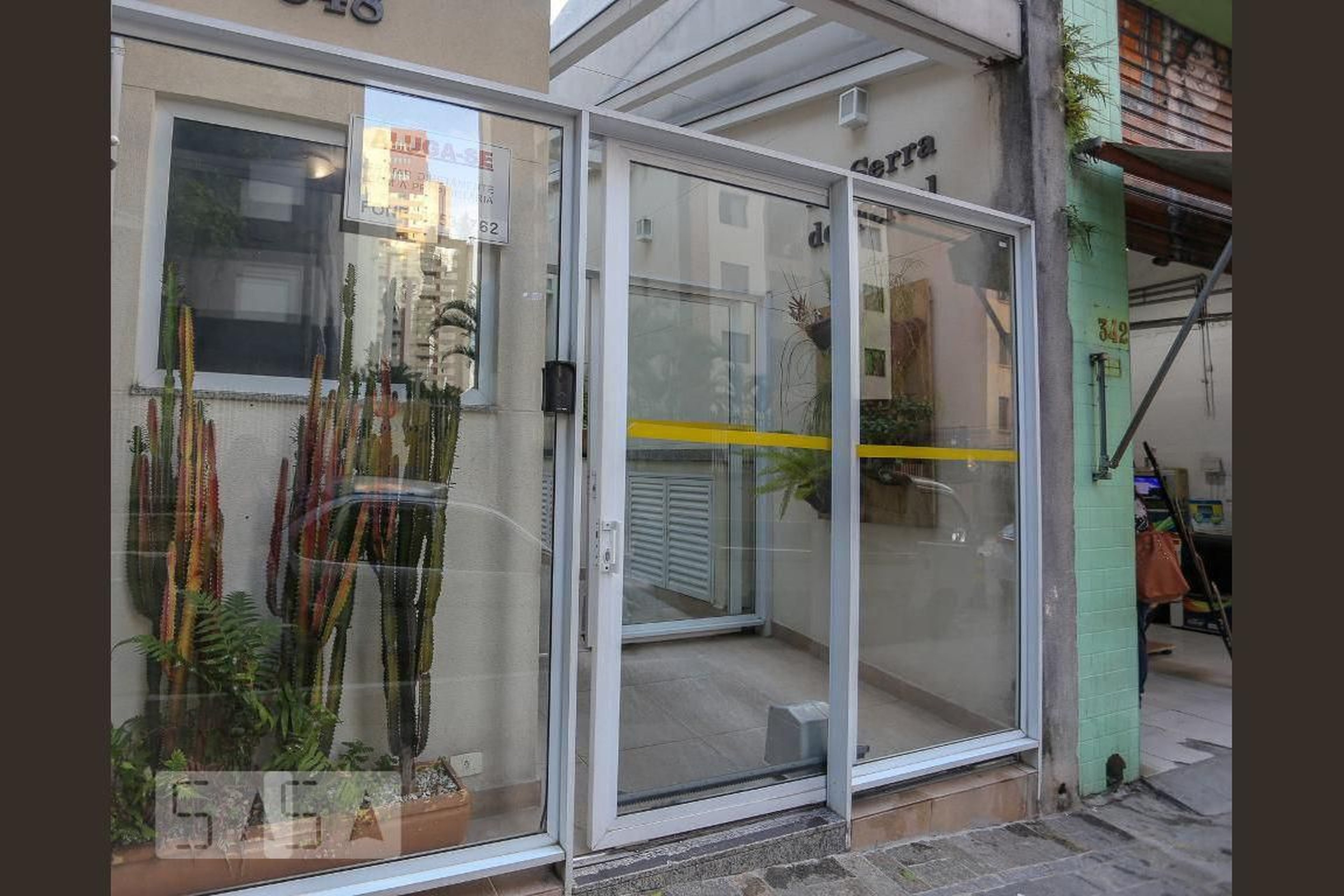 Entrada do prédio - Serra do Feital