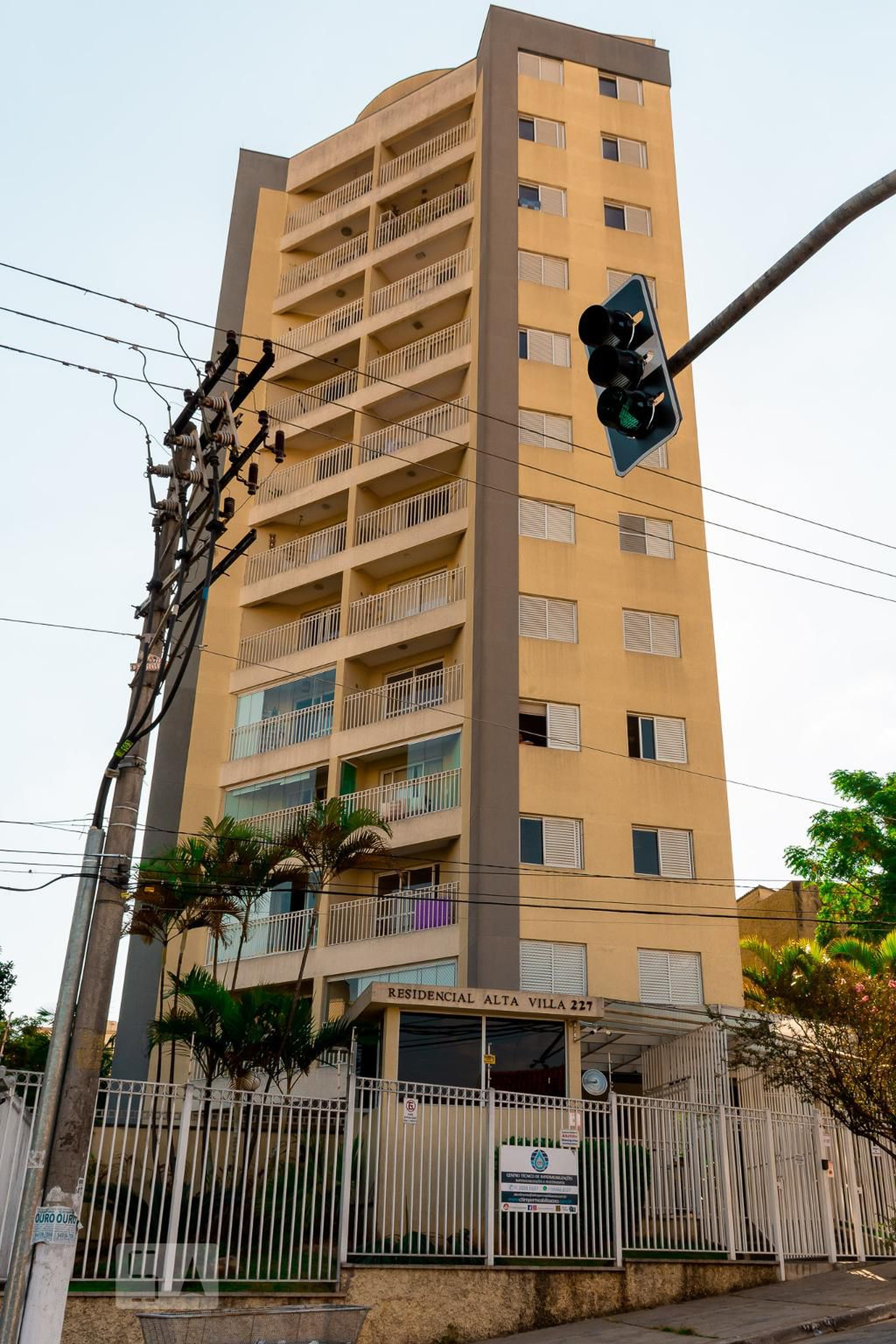 Fachada do Condomínio Condomínio Alta Villa - Limão