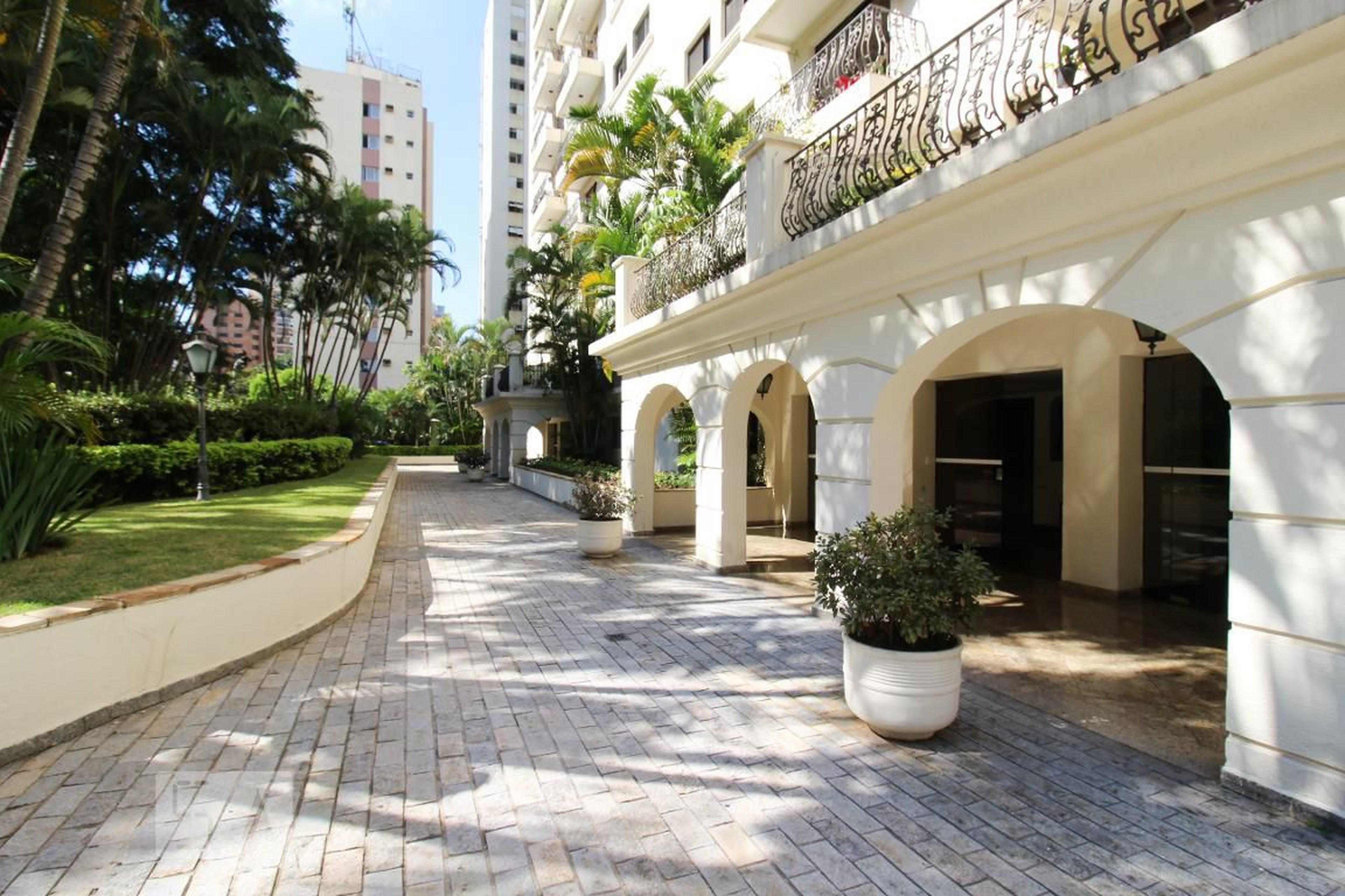 Entrada - Ed Place Pigale