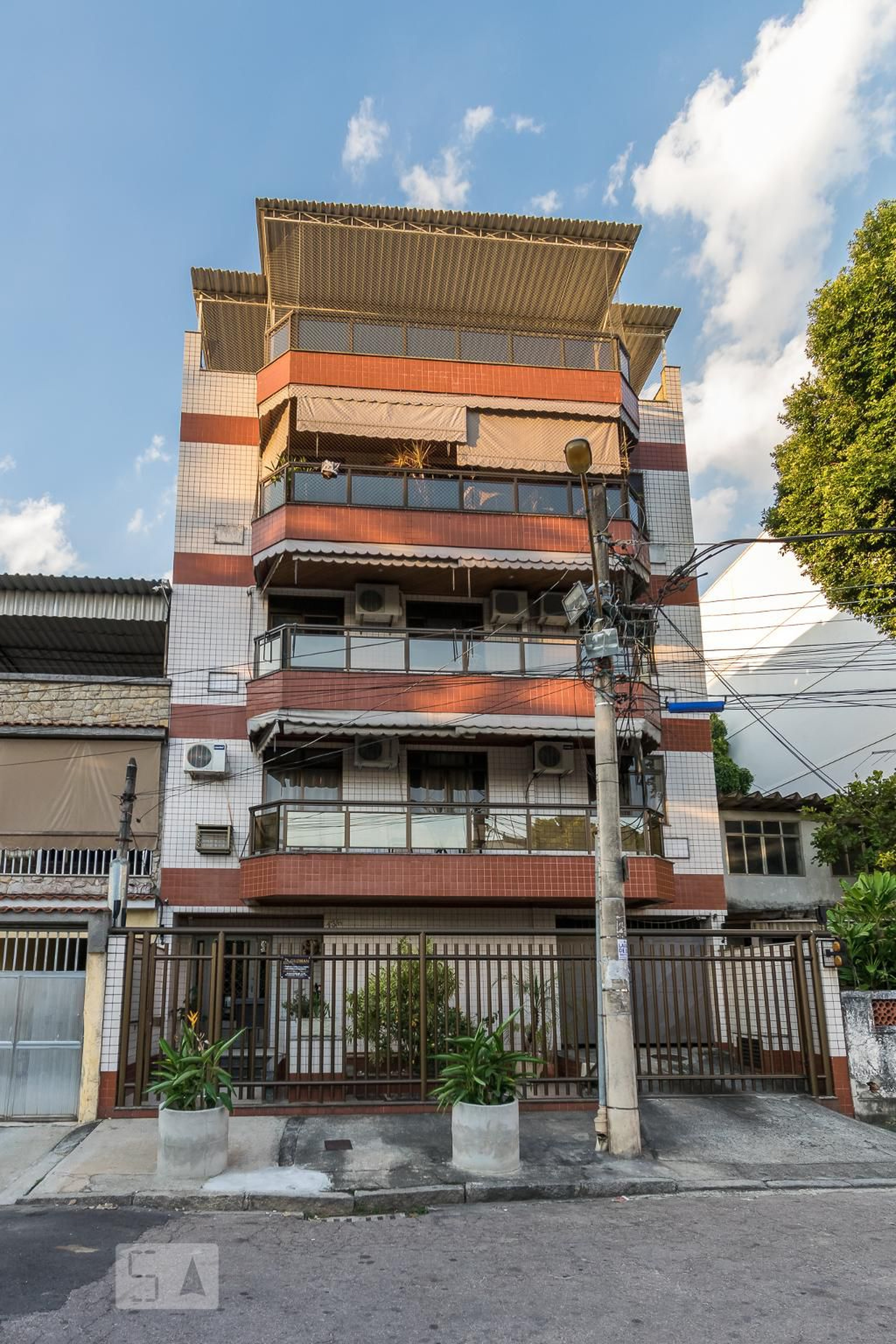 Fachada do Prédio Condomínio em Rua Padre Manuel Viégas, 136