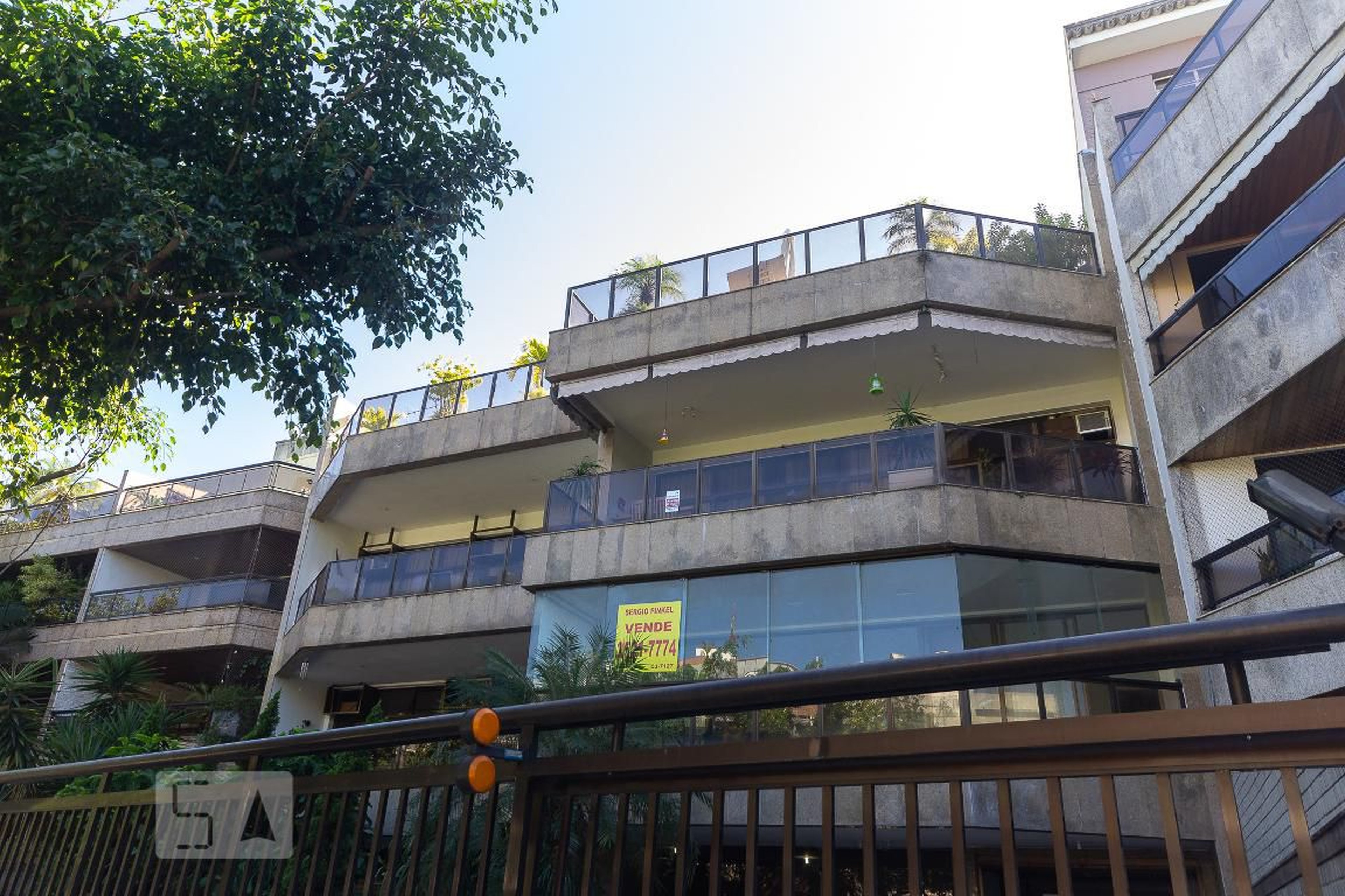 Fachada Condomínio em Avenida Alda Garrido, 526