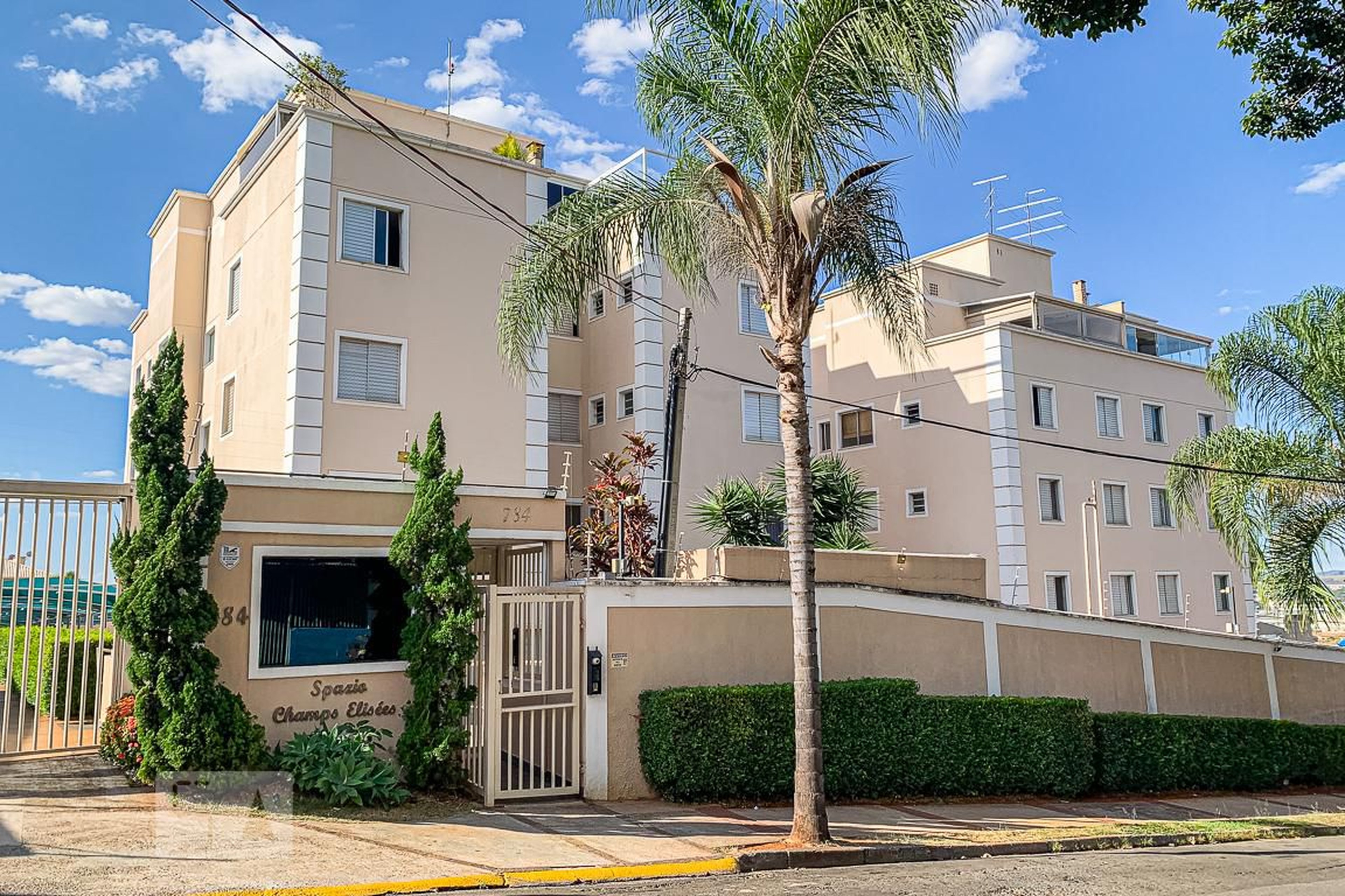 Fachada Condomínio Champs Elysees