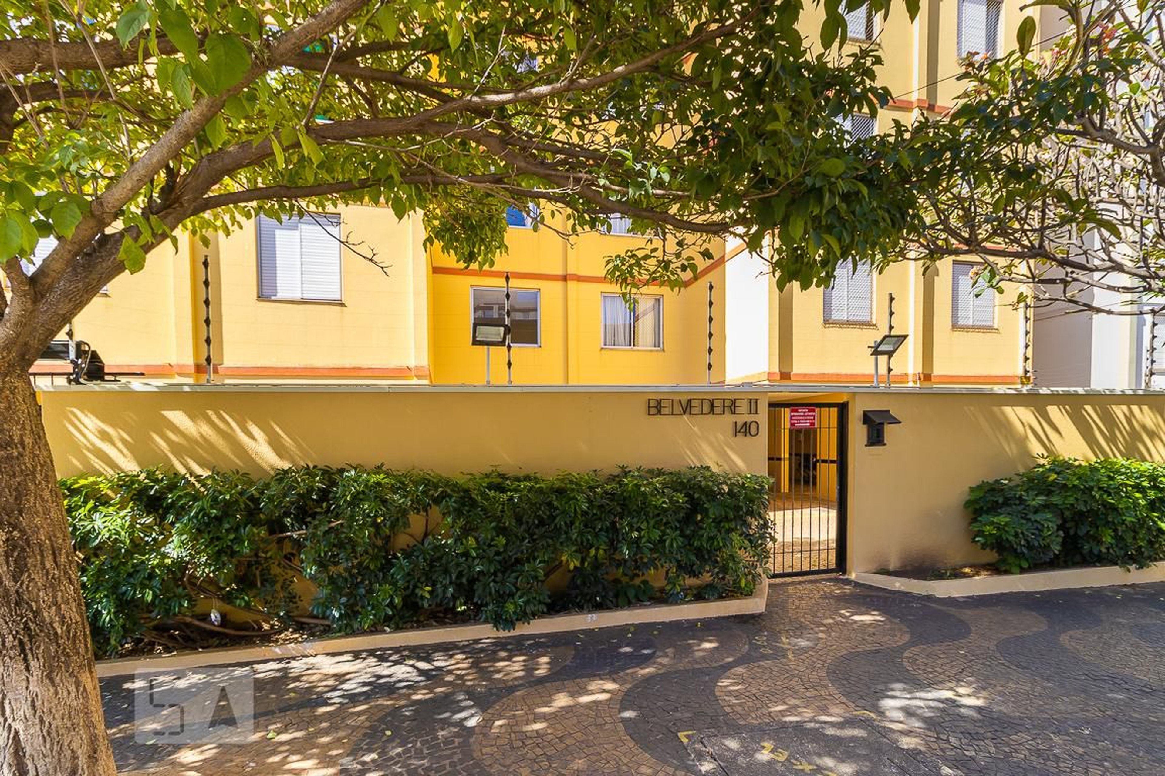 Fachada Condomínio em Rua Cônego Nery, 140