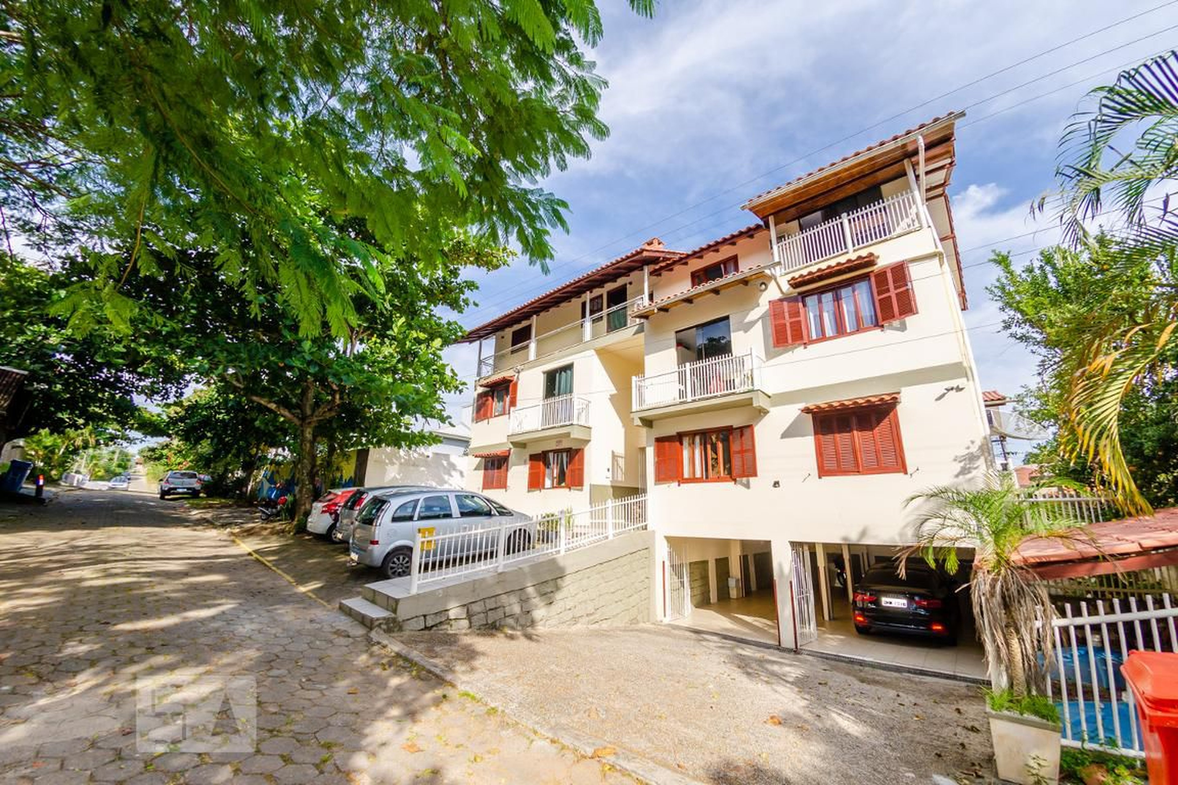 Fachada Condomínio em Rua Orleans, 231