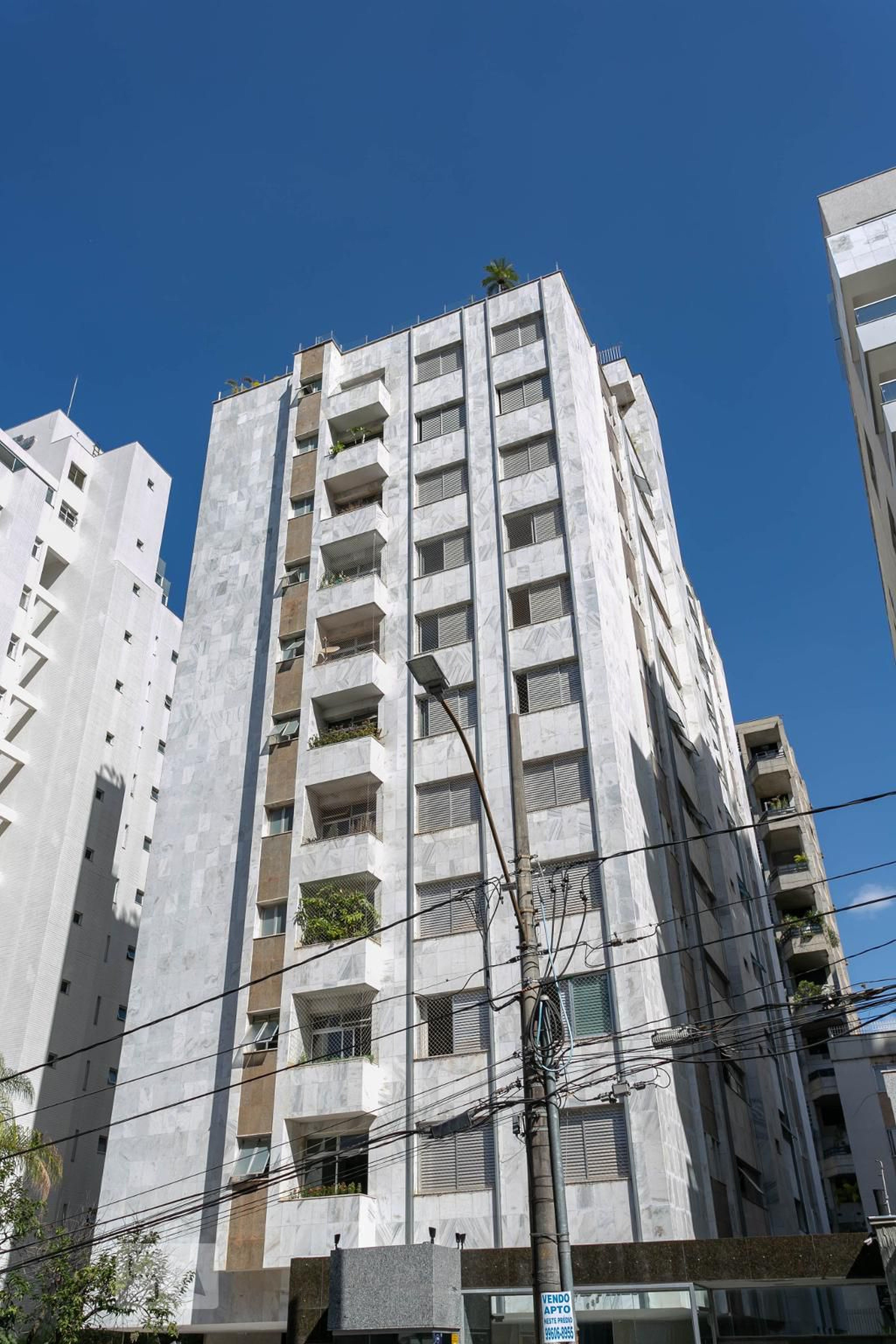 Fachada Condomínio em Rua Tomaz Gonzaga, 685