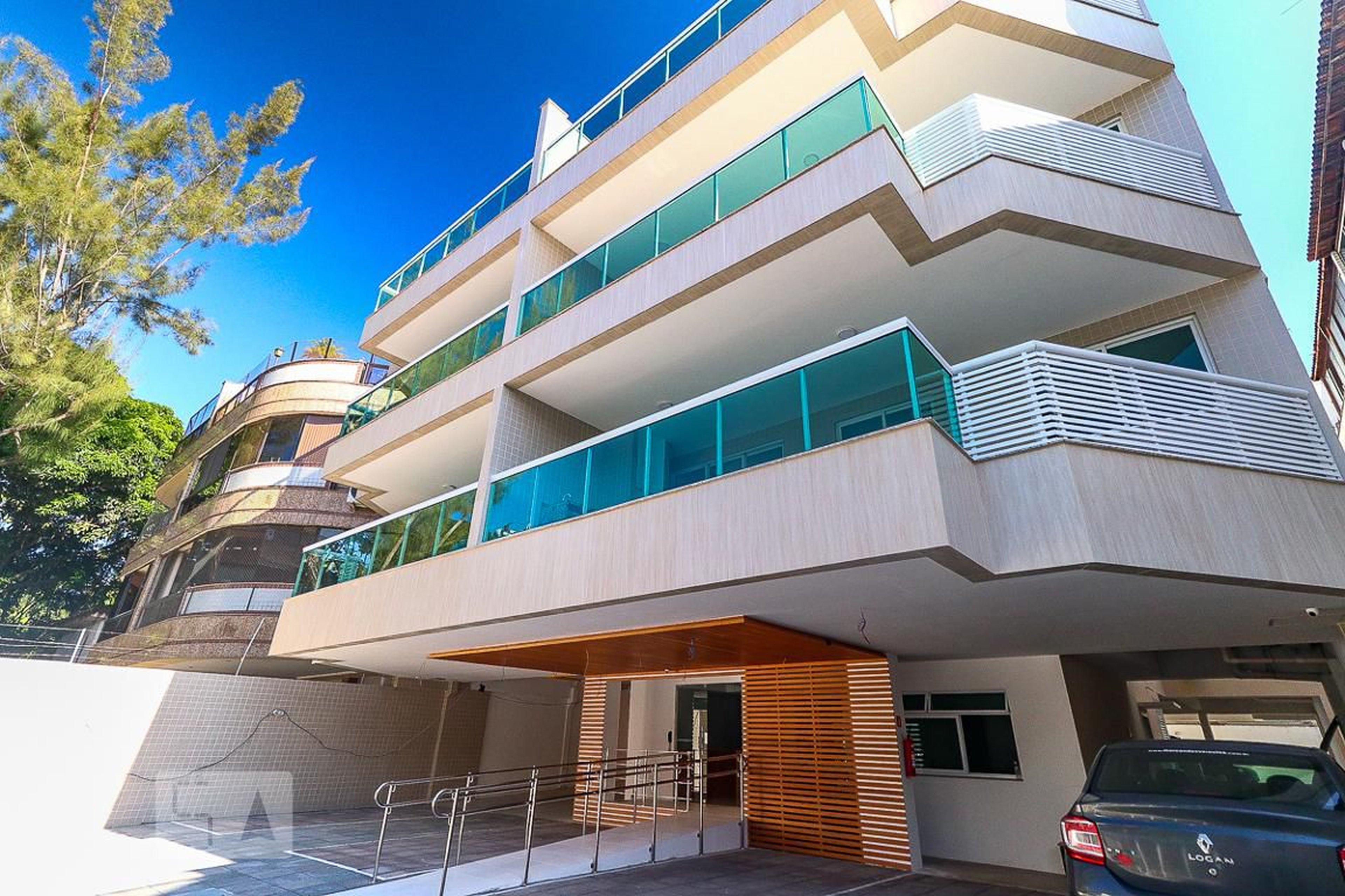 Fachada Condomínio em Rua Agenor Rabello, 43