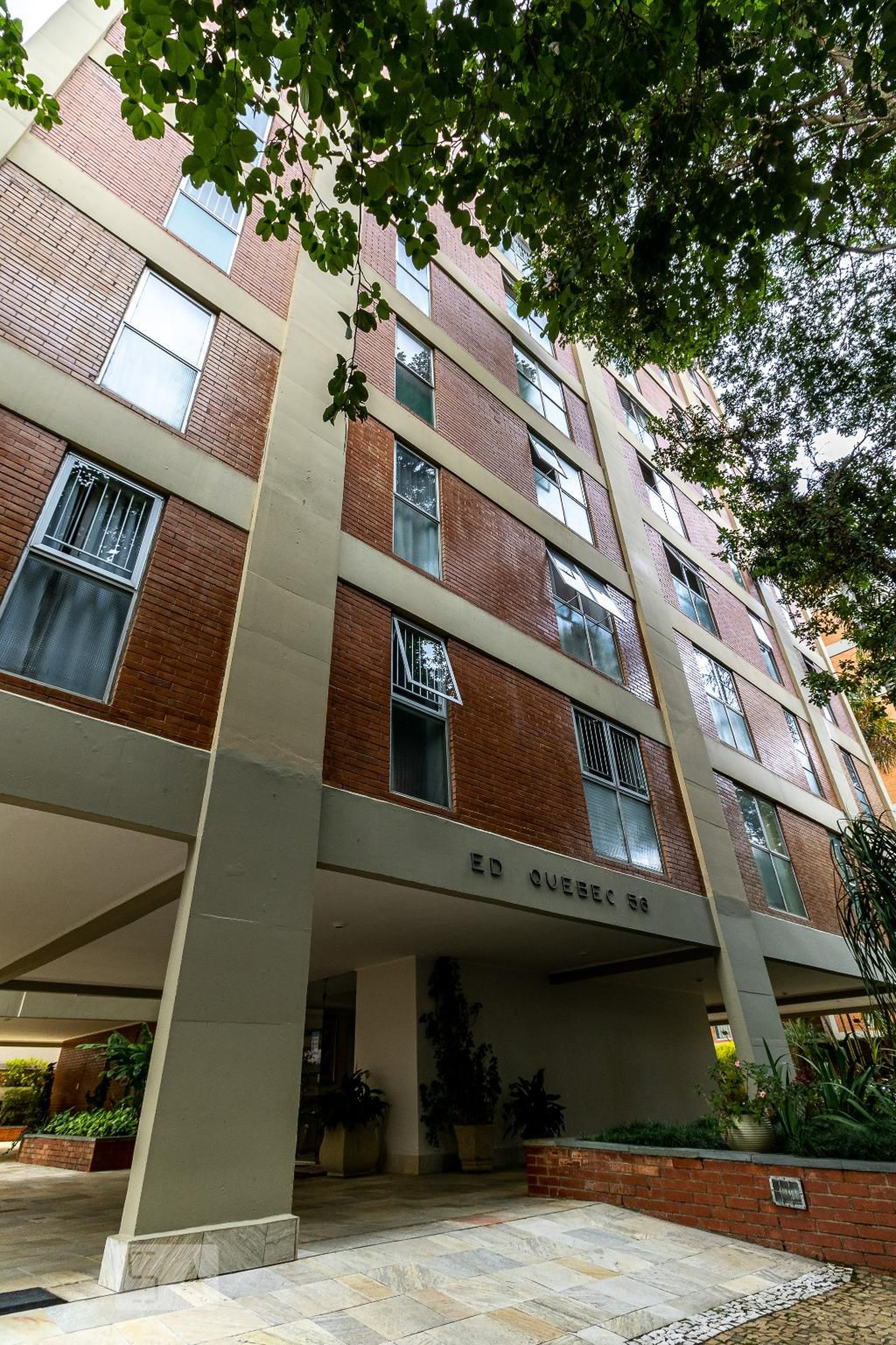 Fachada do Prédio Condomínio Ed. Quebec