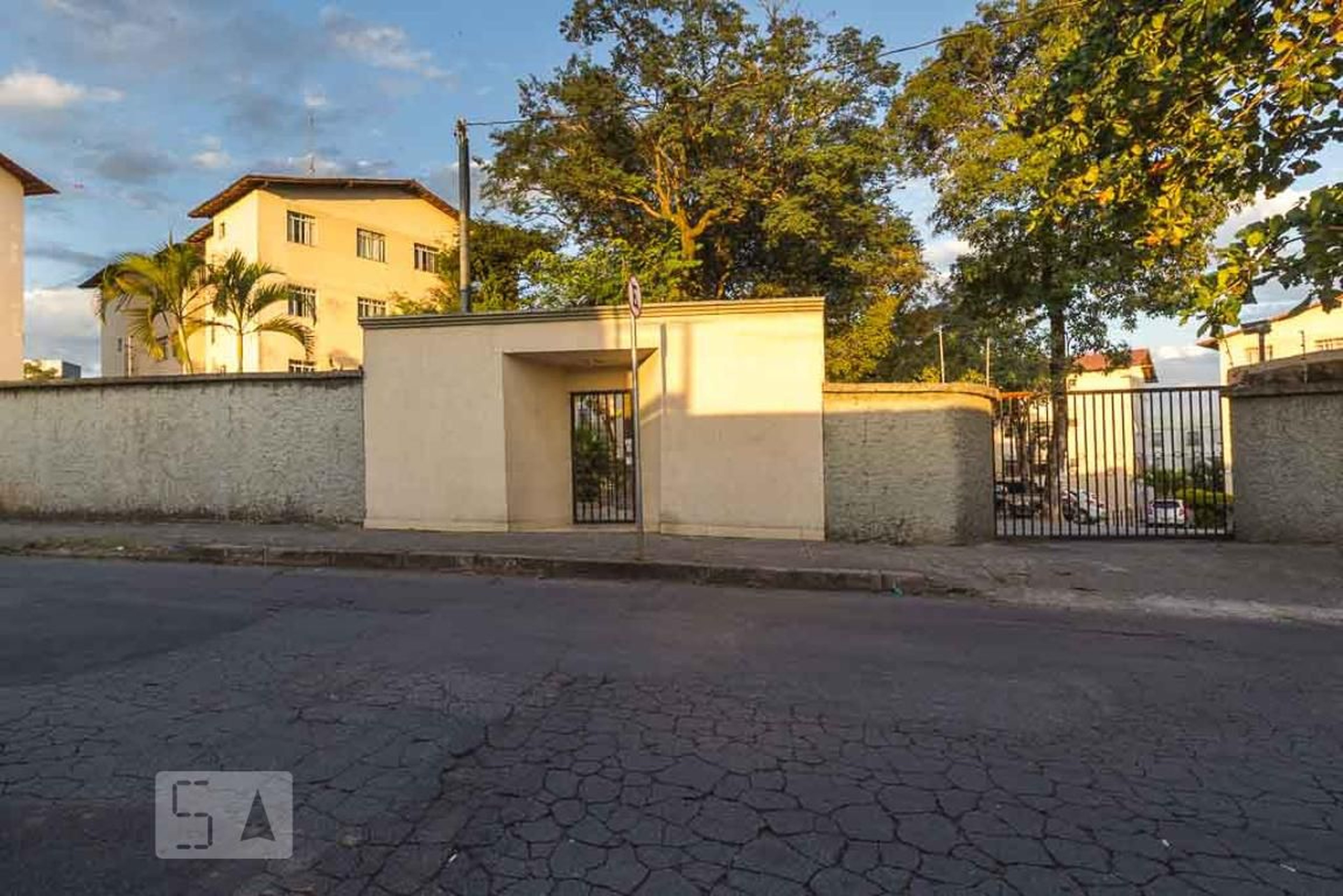 Fachada Condomínio em Rua Emanuel Marzano Matias, 100
