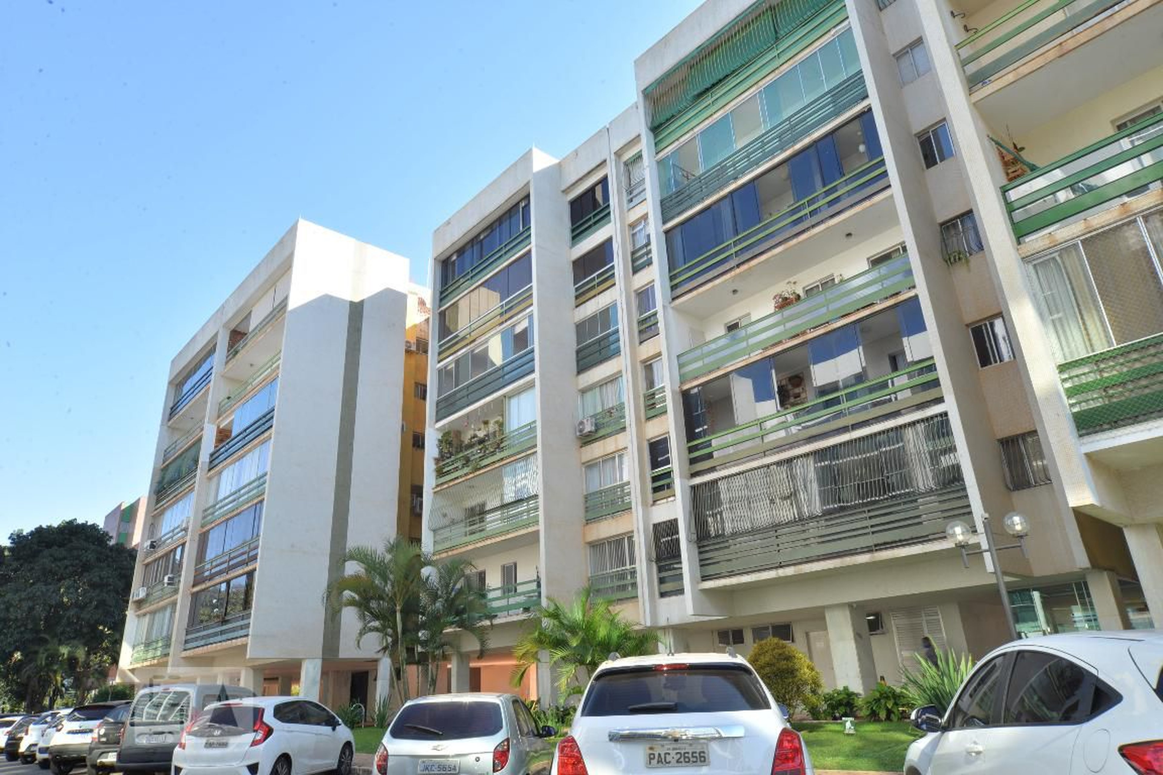 Fachada Condomínio em Aos 4, Bloco E